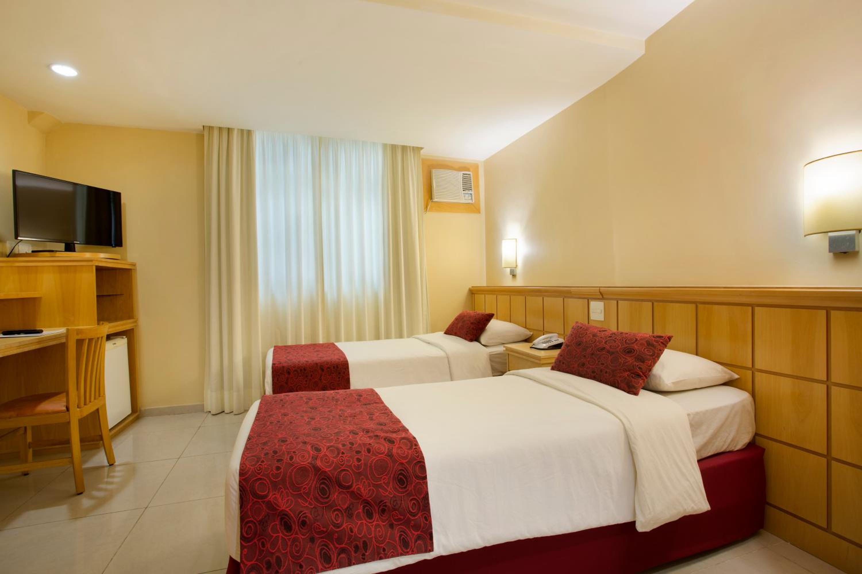 Standard Twin Room - Photo 2