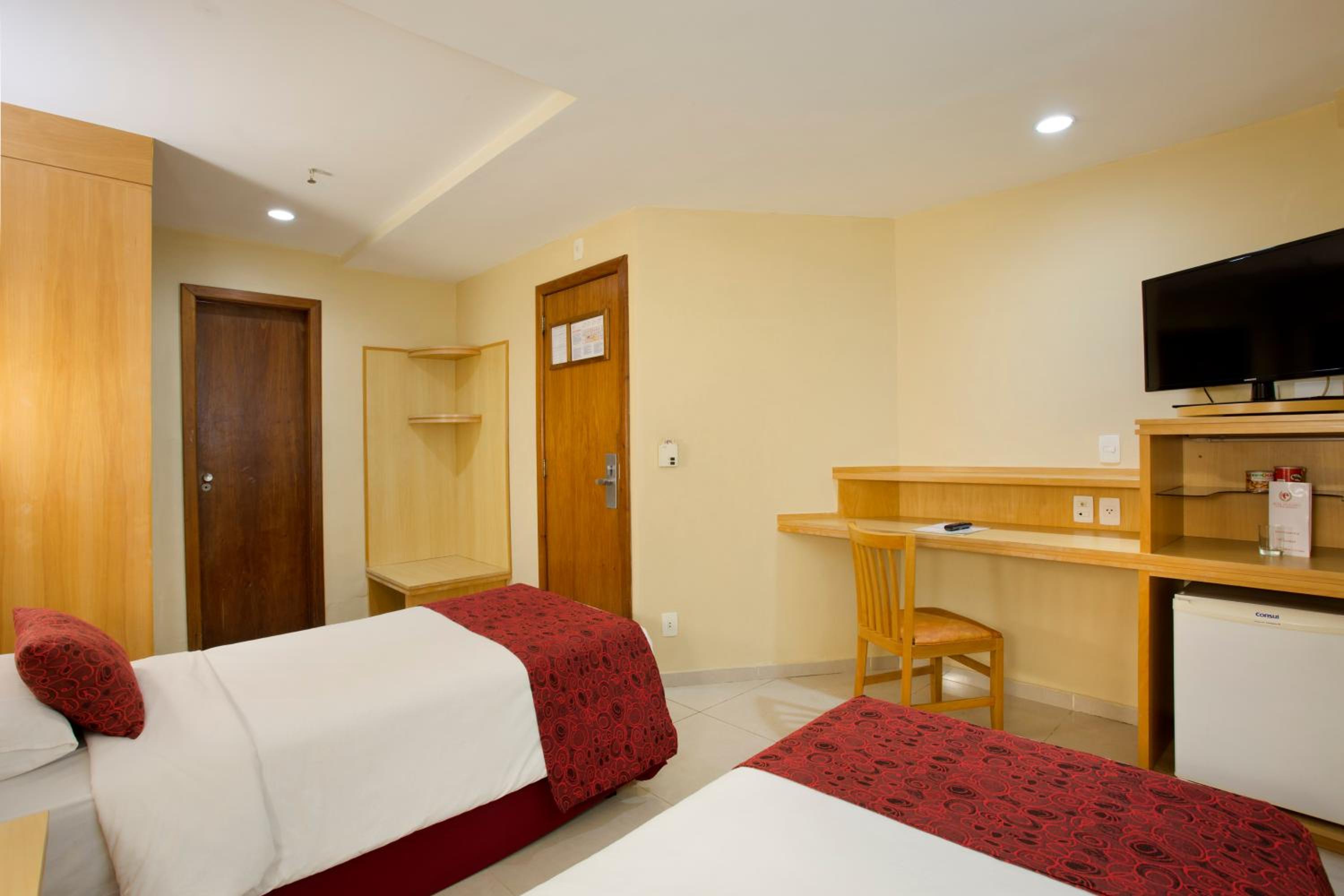Standard Twin Room - Photo 3