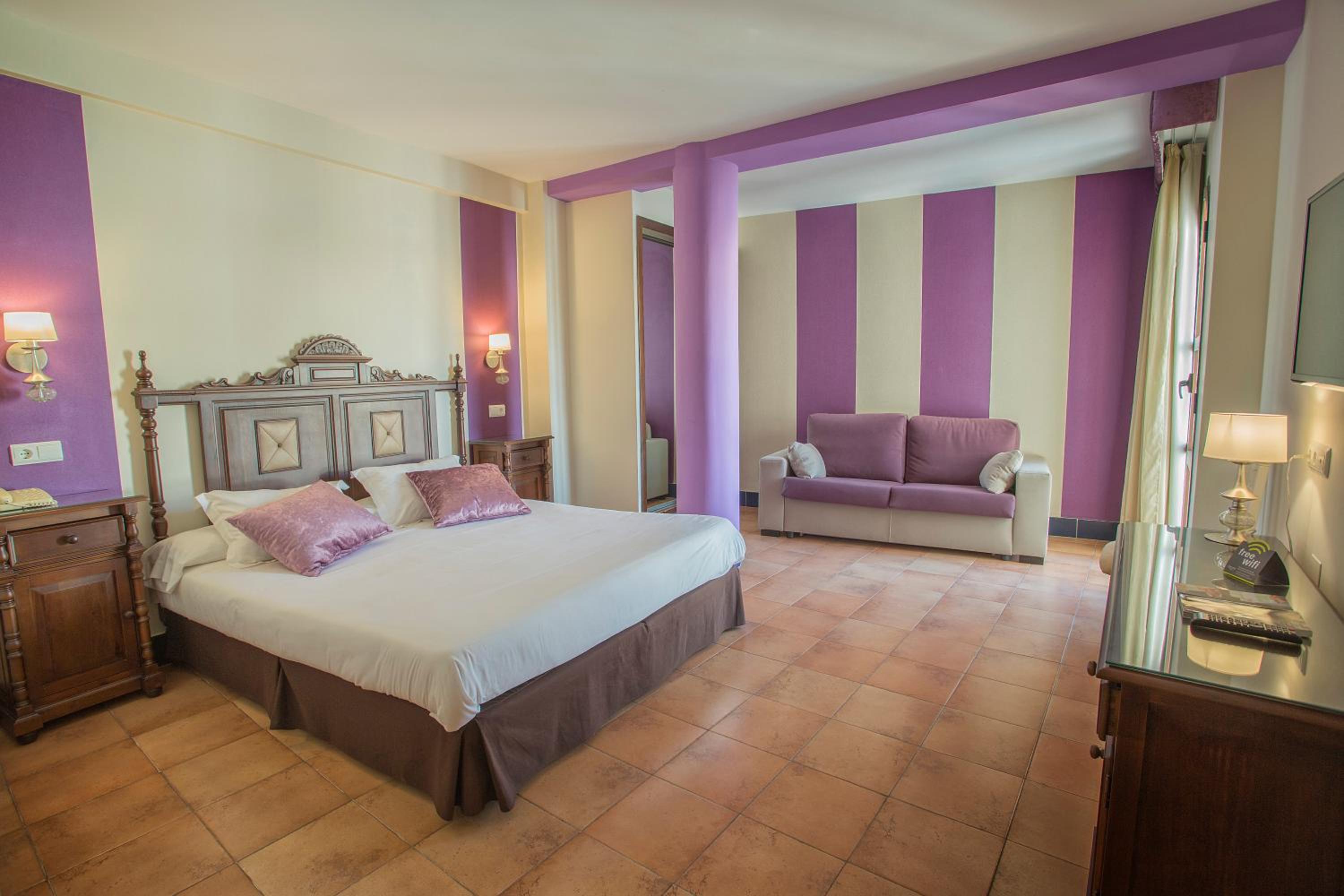 Double Room with Extra Bed (3 Adults) photo 3