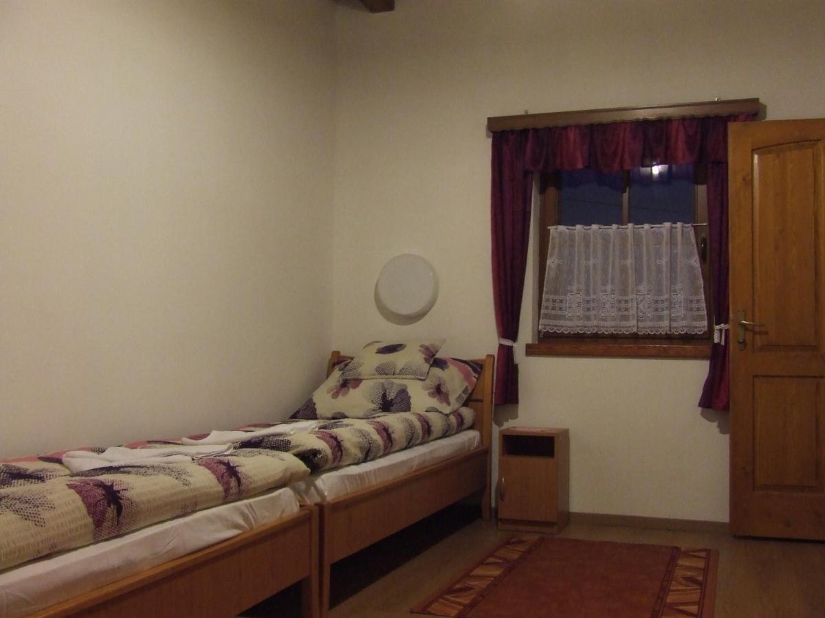 Twin Room with Private Bathroom photo 3