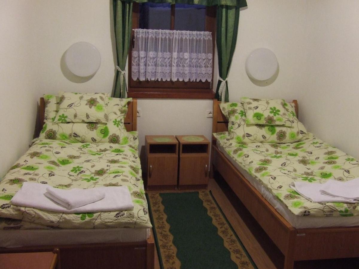 Twin Room with Private Bathroom photo 1