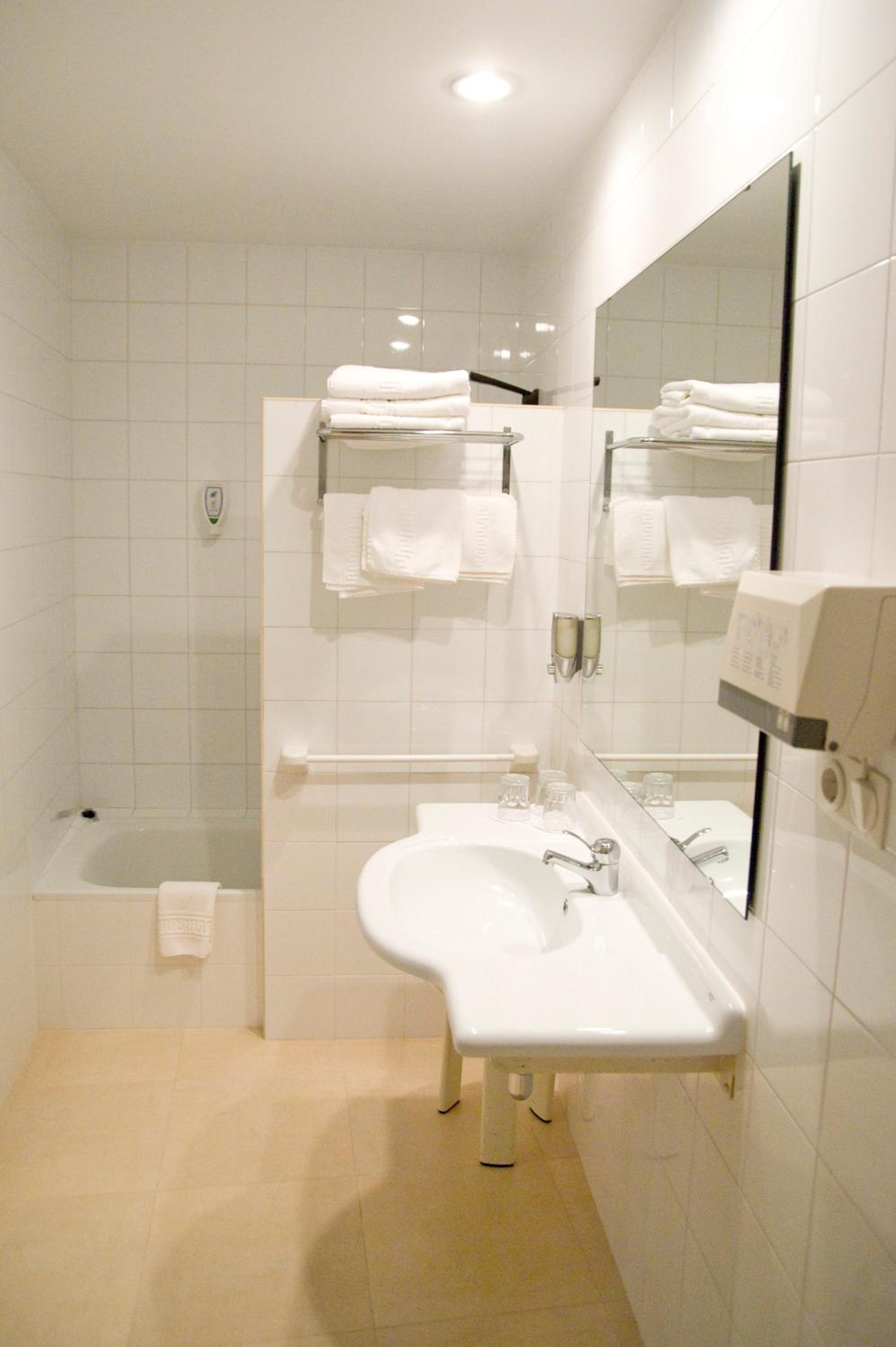 Double or Twin Room - Photo 2