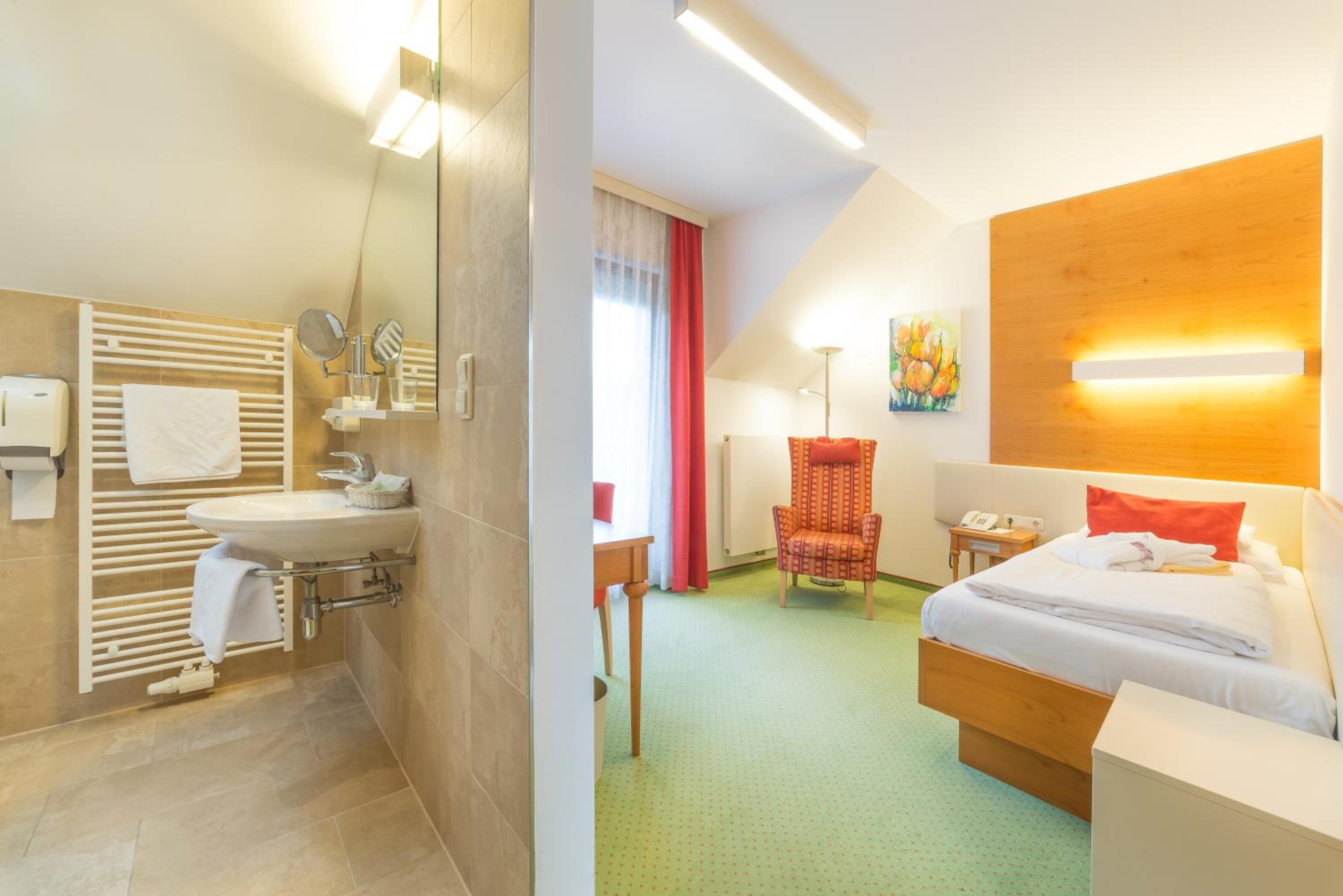Comfort Single Room with Balcony photo 2