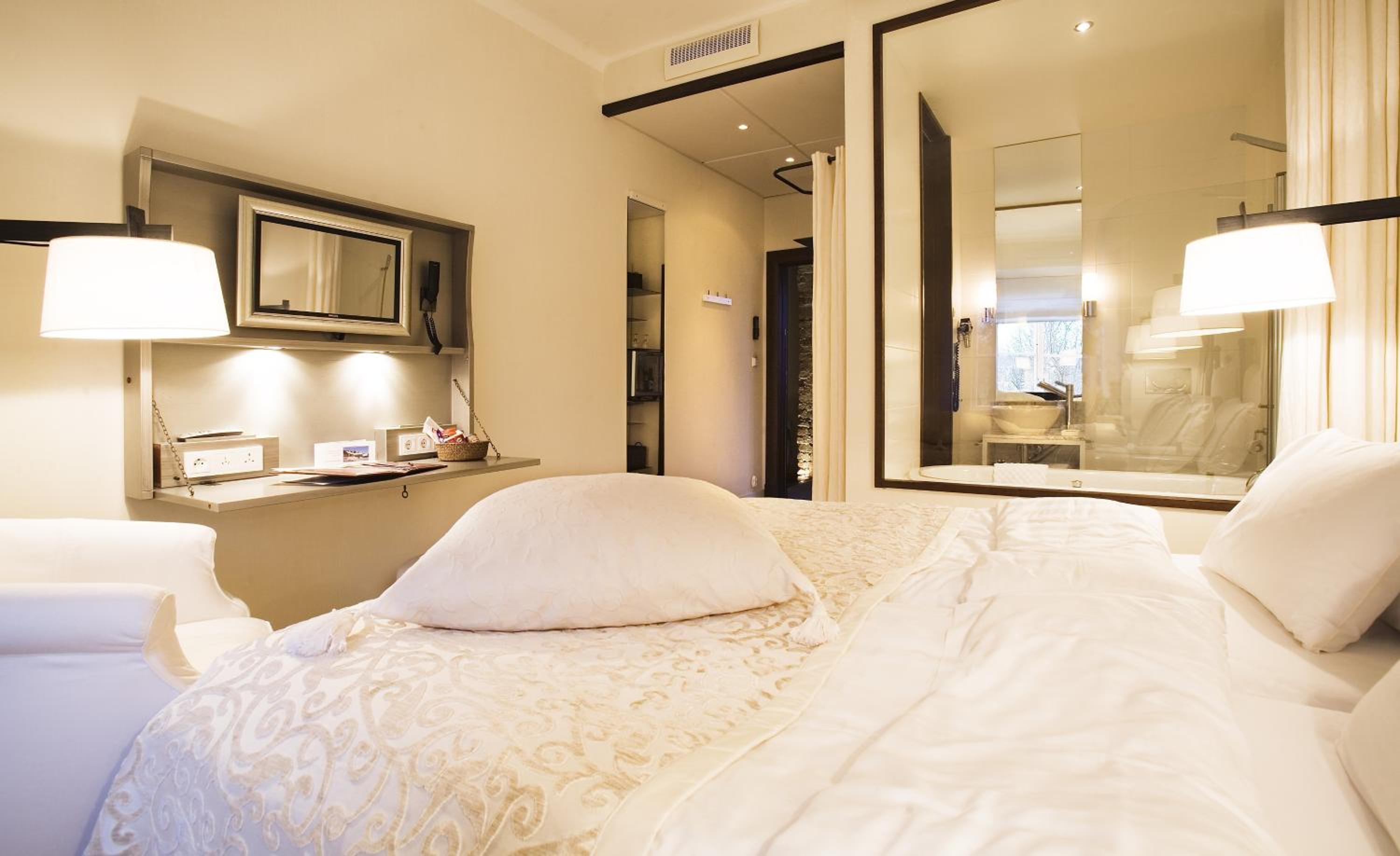Standard Twin Room - Photo 4