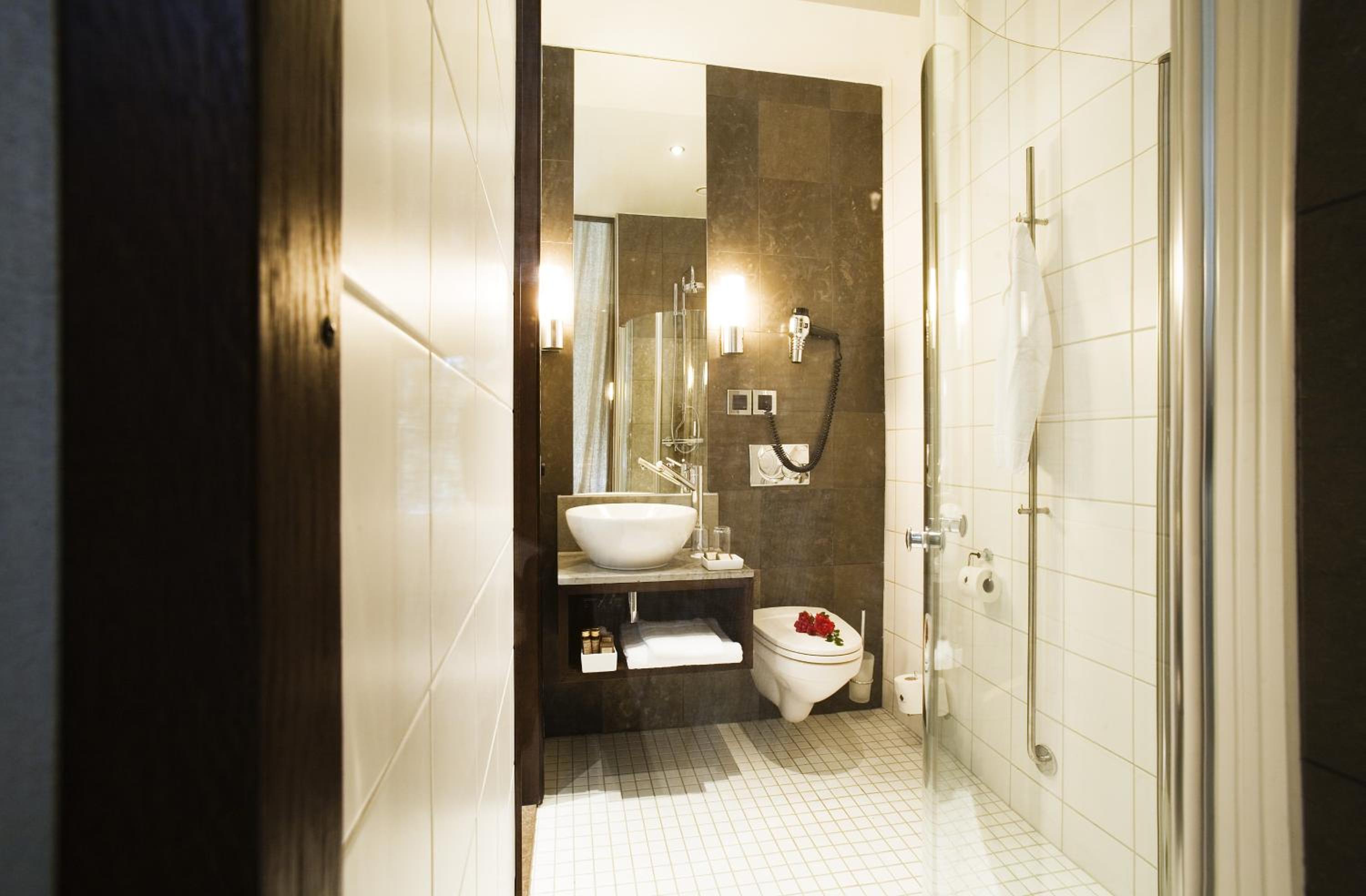 Standard Twin Room - Photo 2