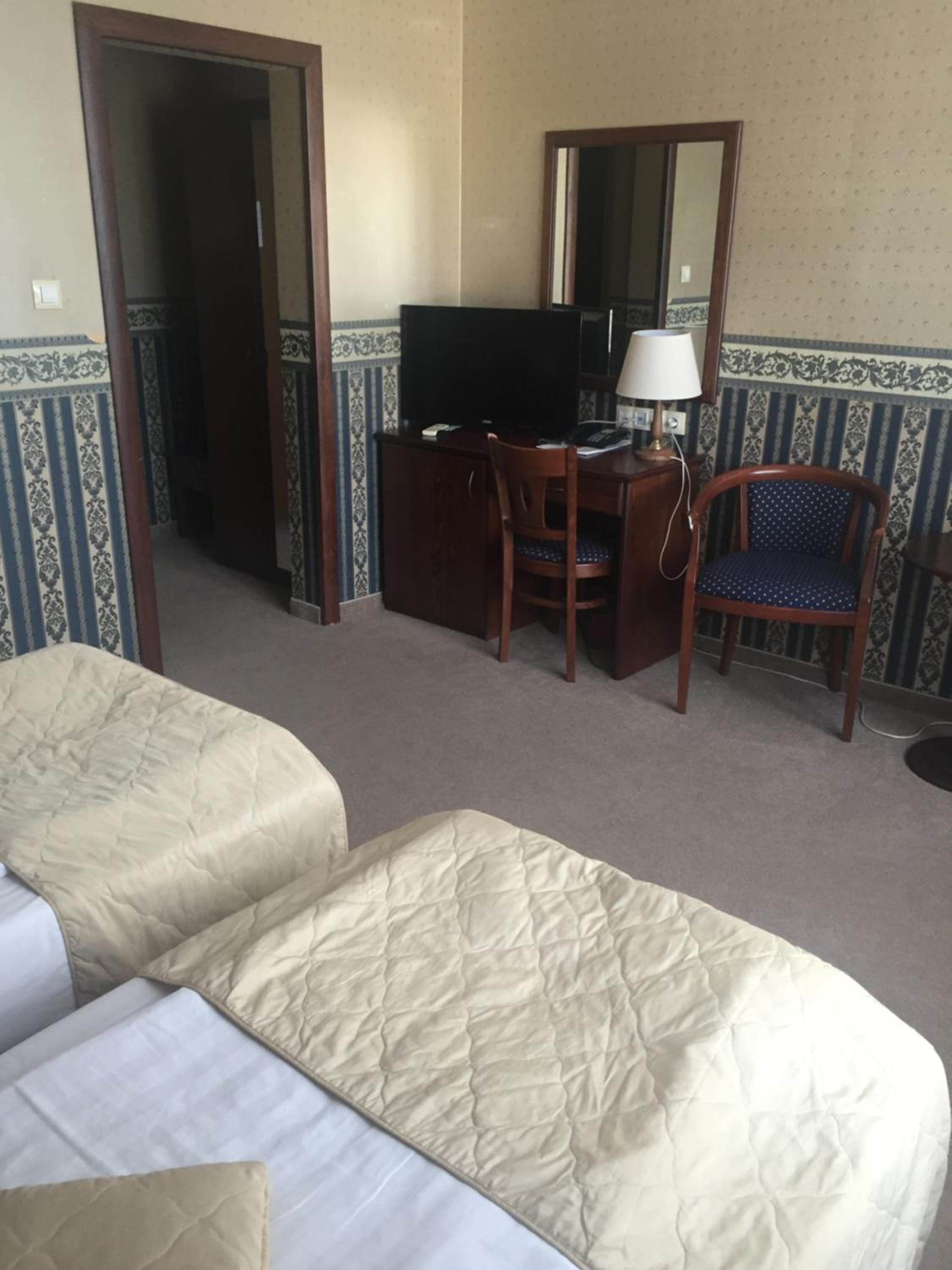 Double or Twin Room - Photo 6
