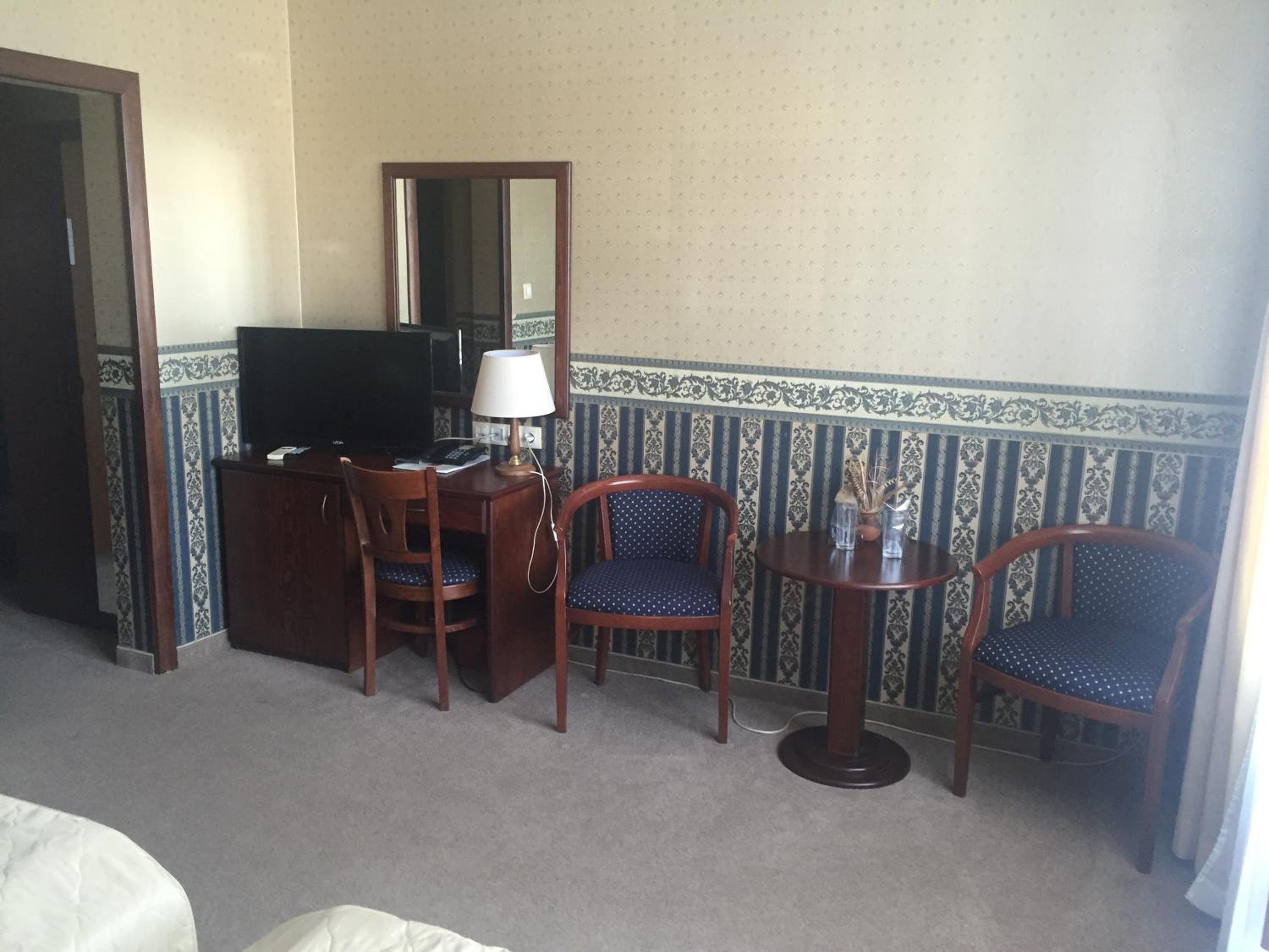 Double or Twin Room - Photo 4