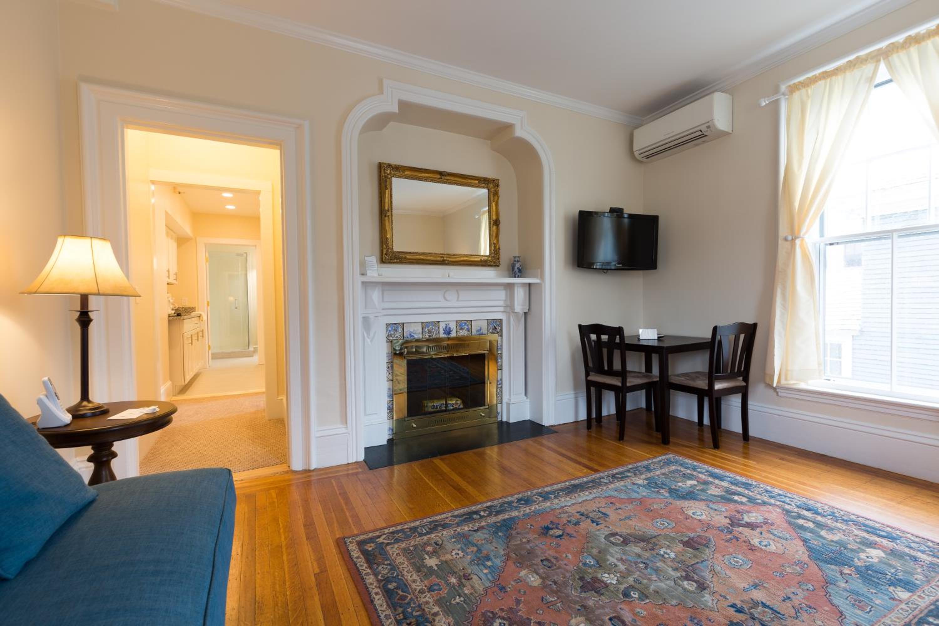 Family Suite - Peabody House- NO PETS