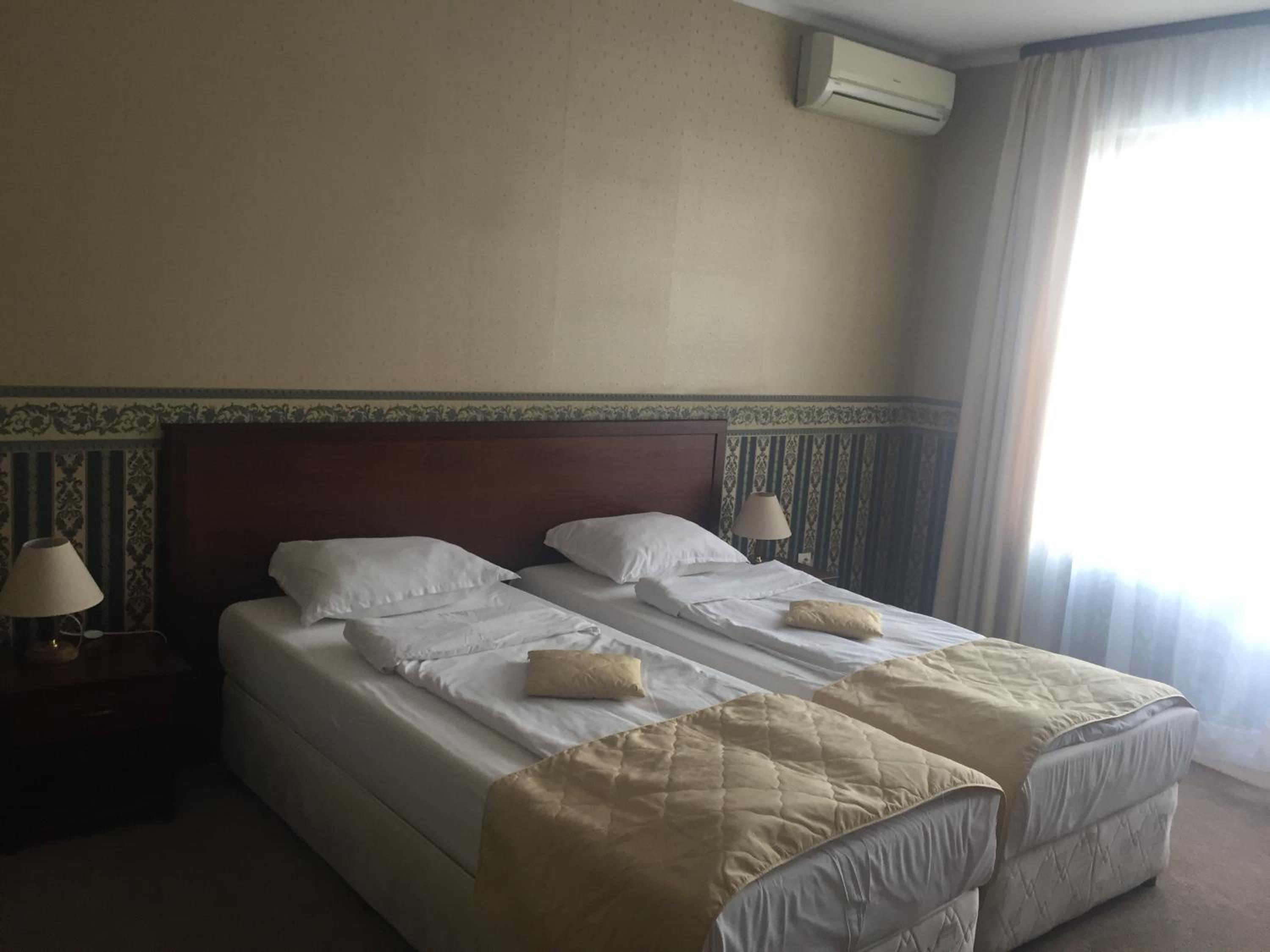 Suite - Photo 1