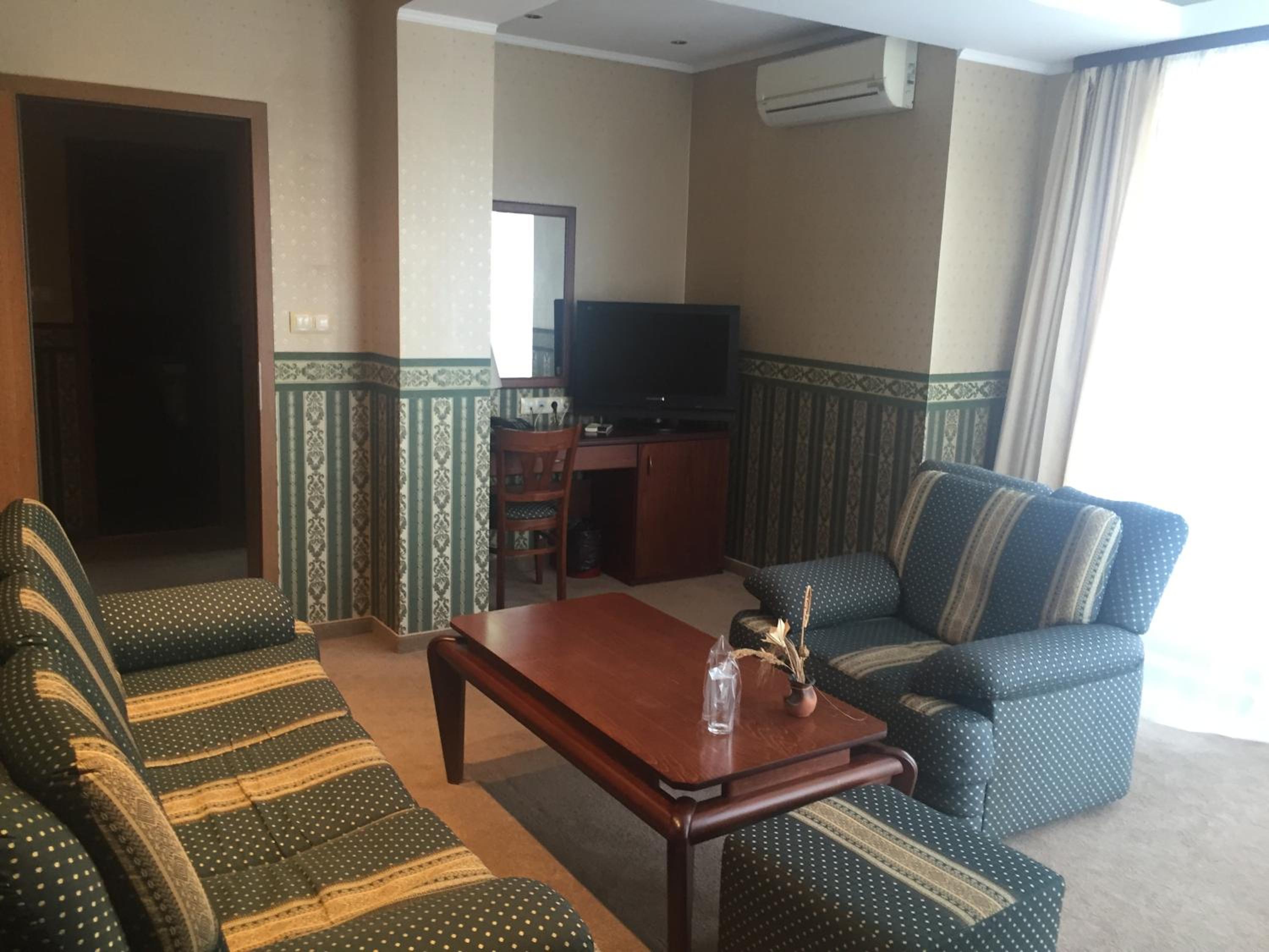Suite - Photo 9