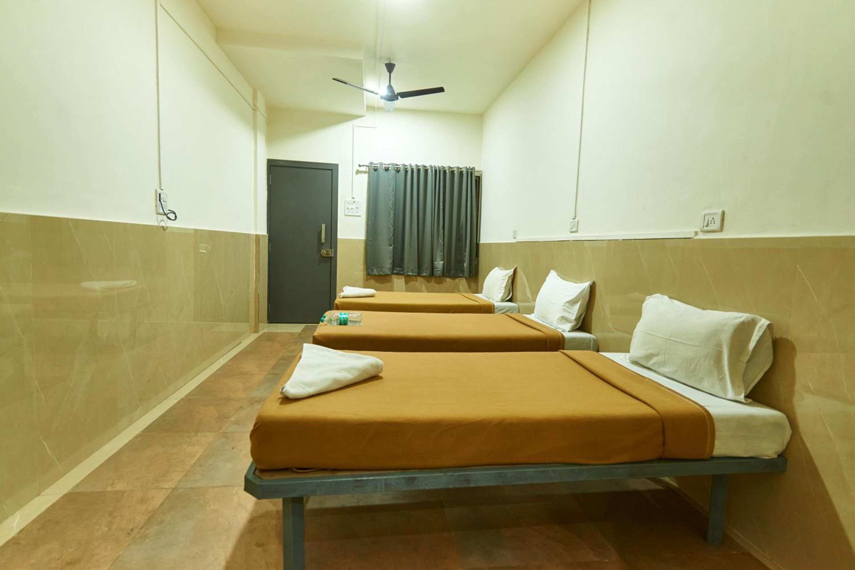 Basic Triple Room photo 2