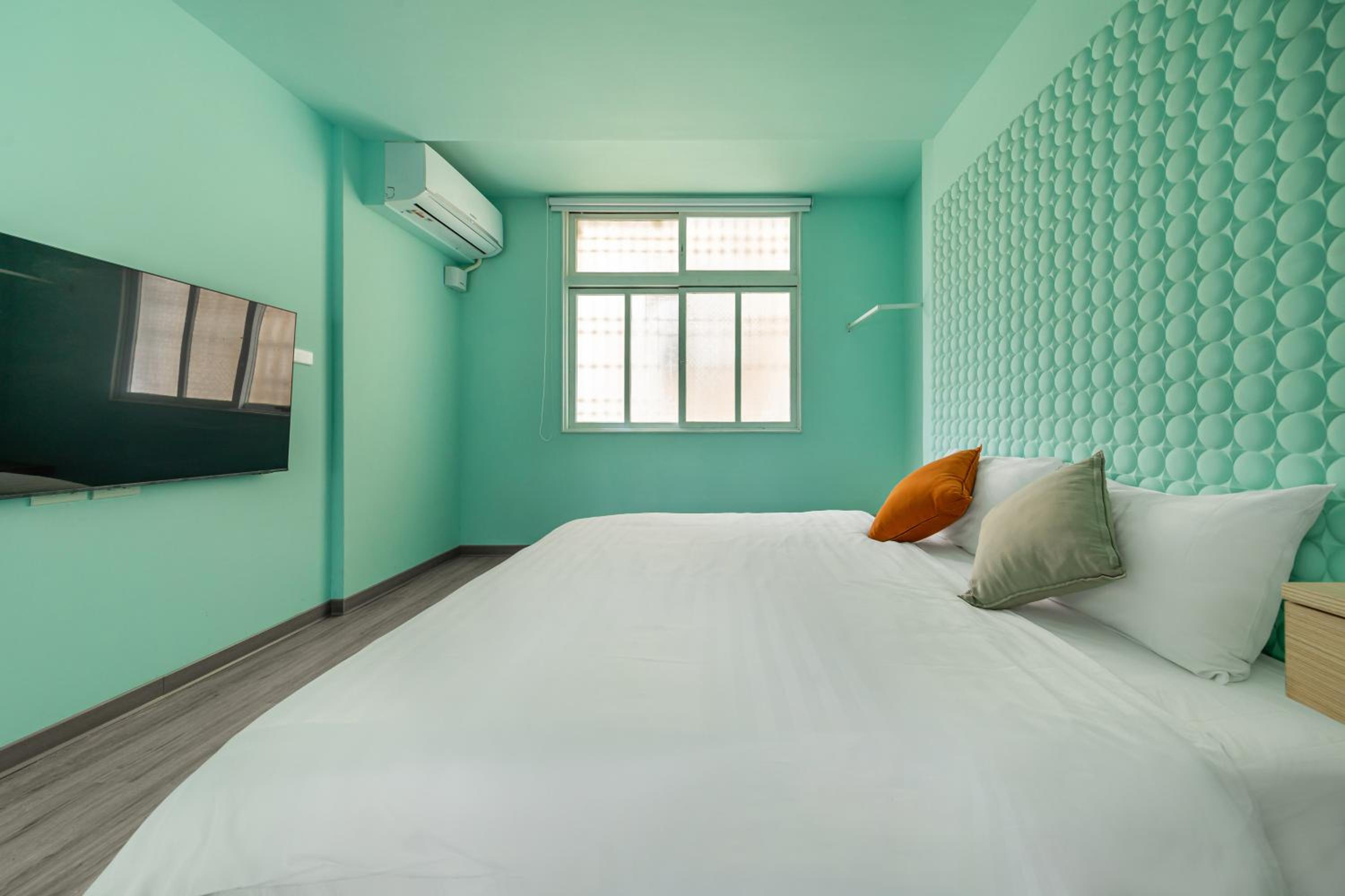 Deluxe Queen Room