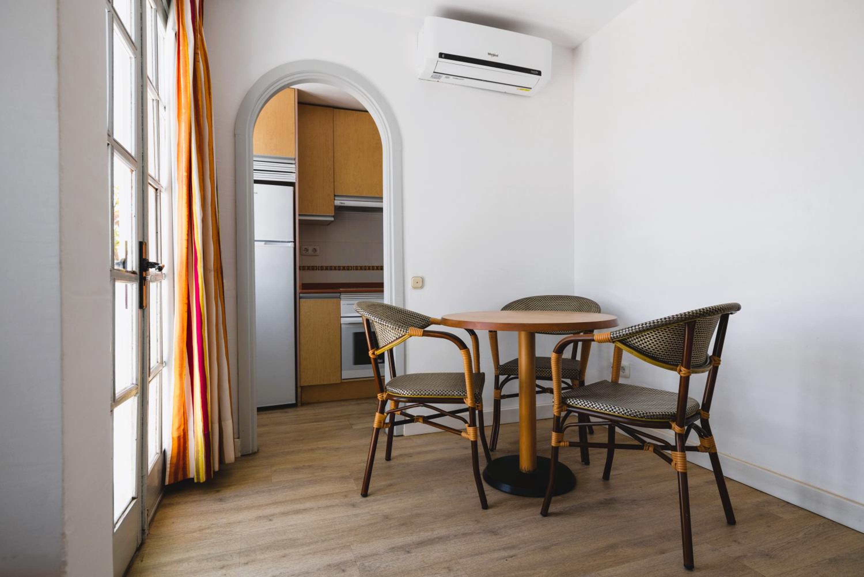 Eco-Friendly One-Bedroom Apartment Double Or Twin - No Cleaning Service photo 2