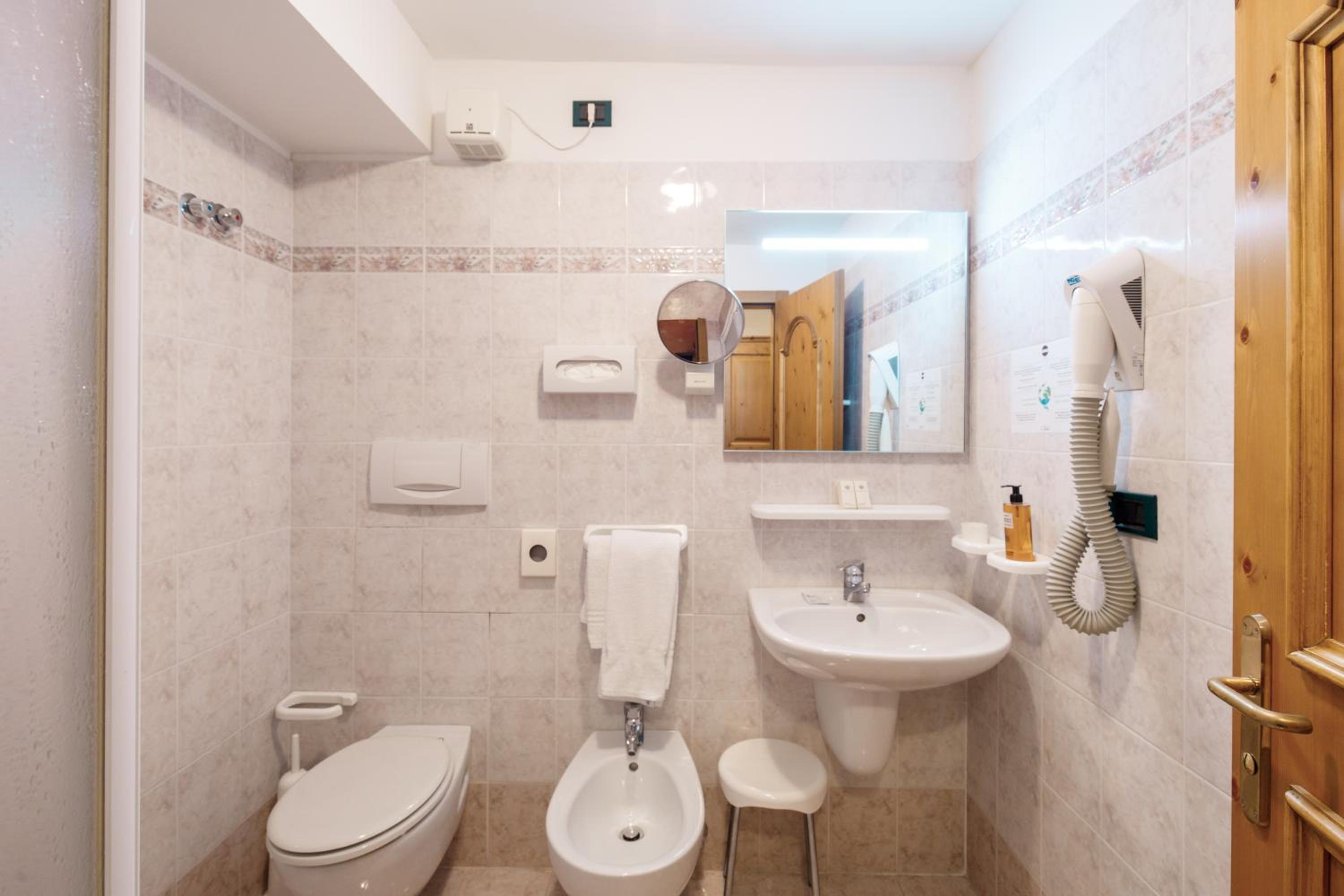 Economy Double or Twin Room photo 2