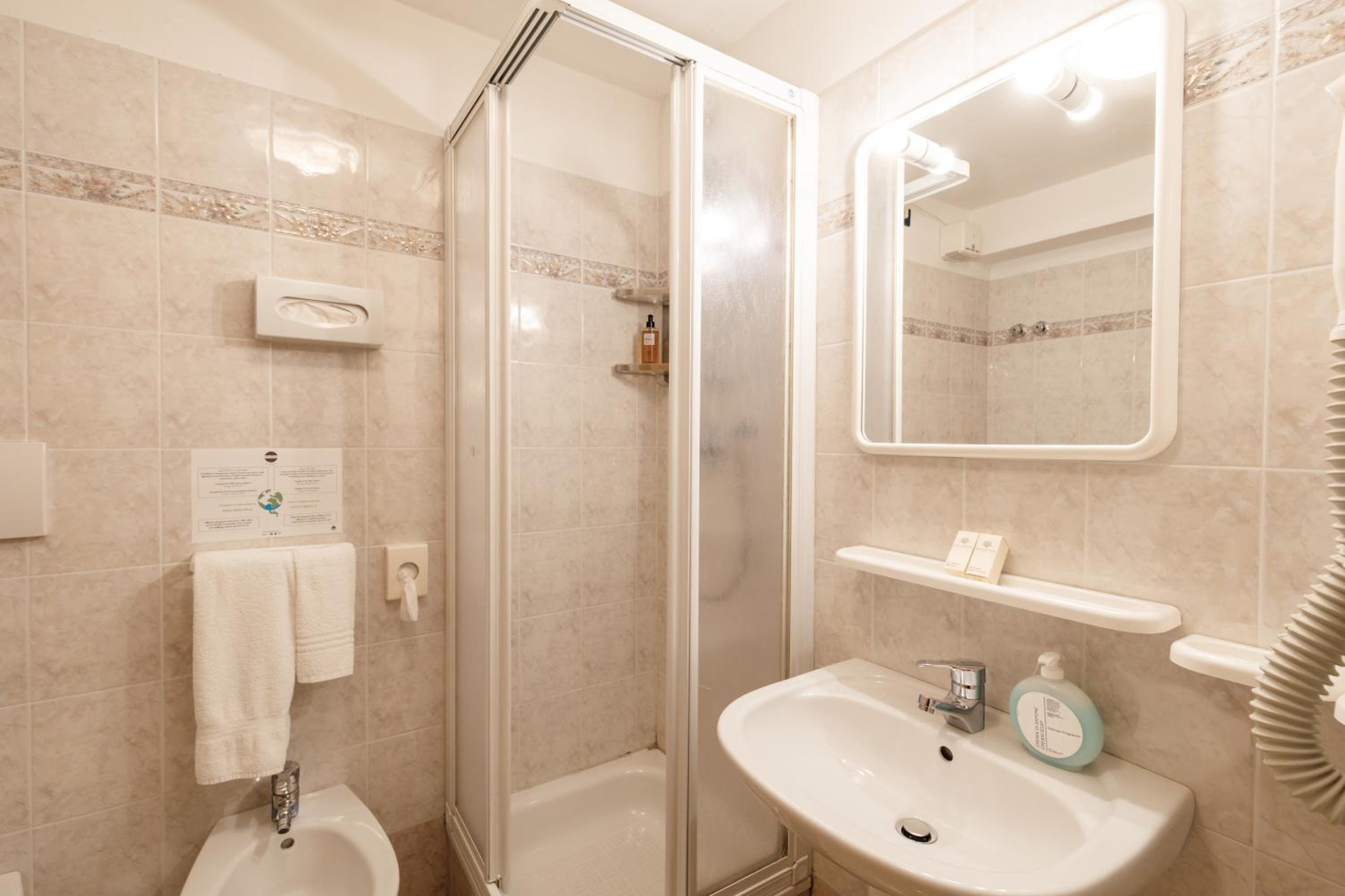 Economy Double or Twin Room photo 3