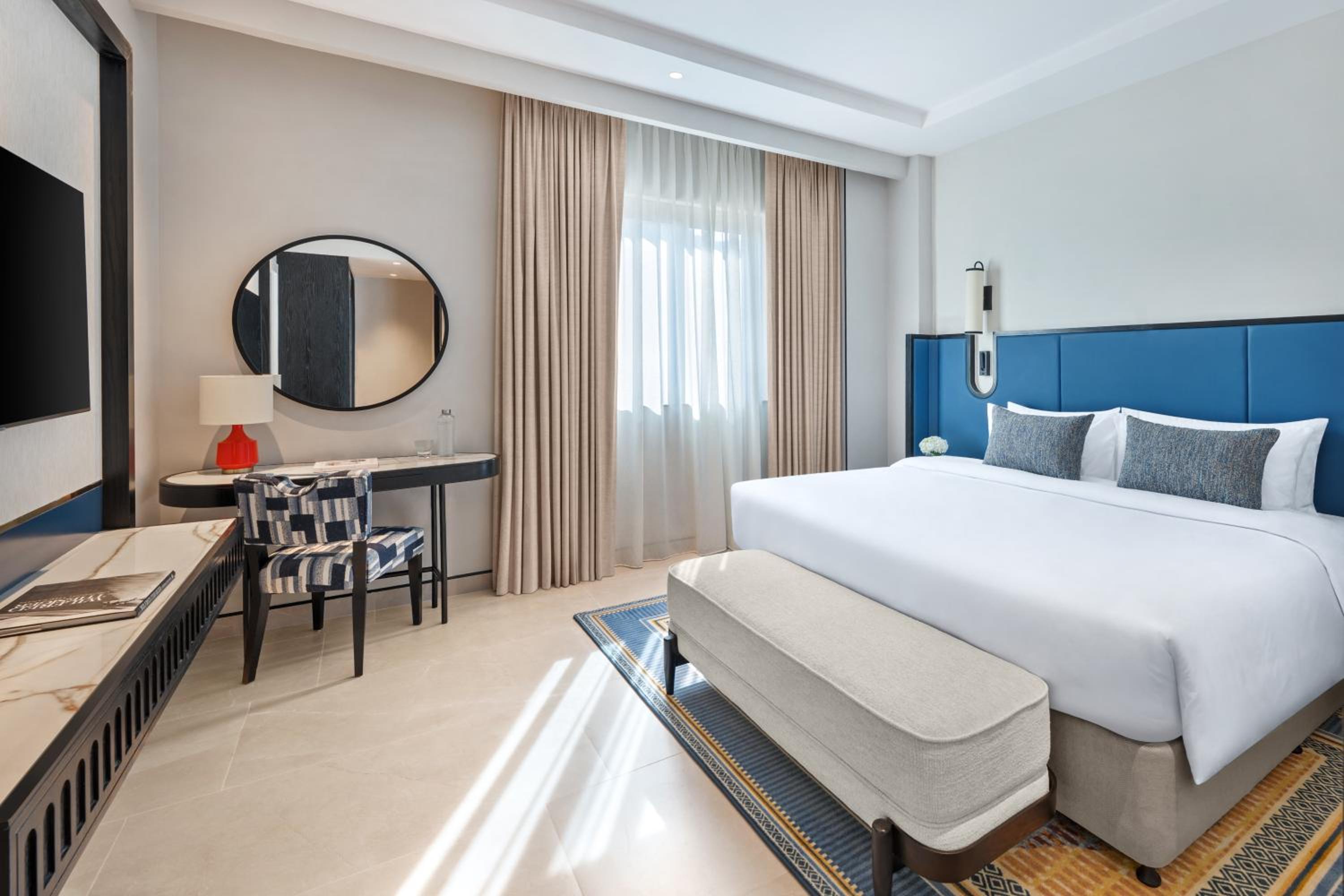 Junior Suite, Newly Renovated, Evening Drinks & Canapes Section thumbnail 6