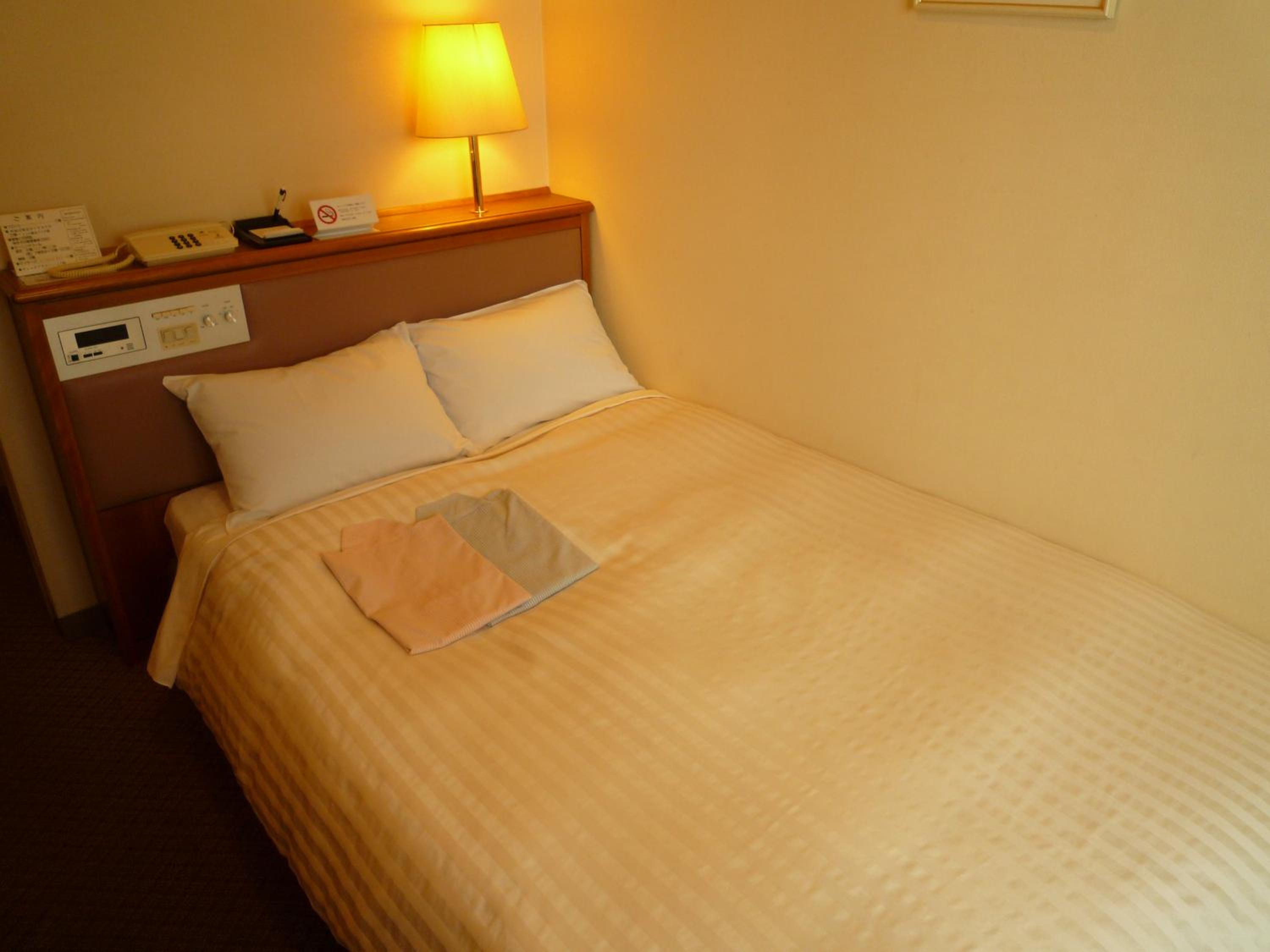 Single Room - Smoking photo 1
