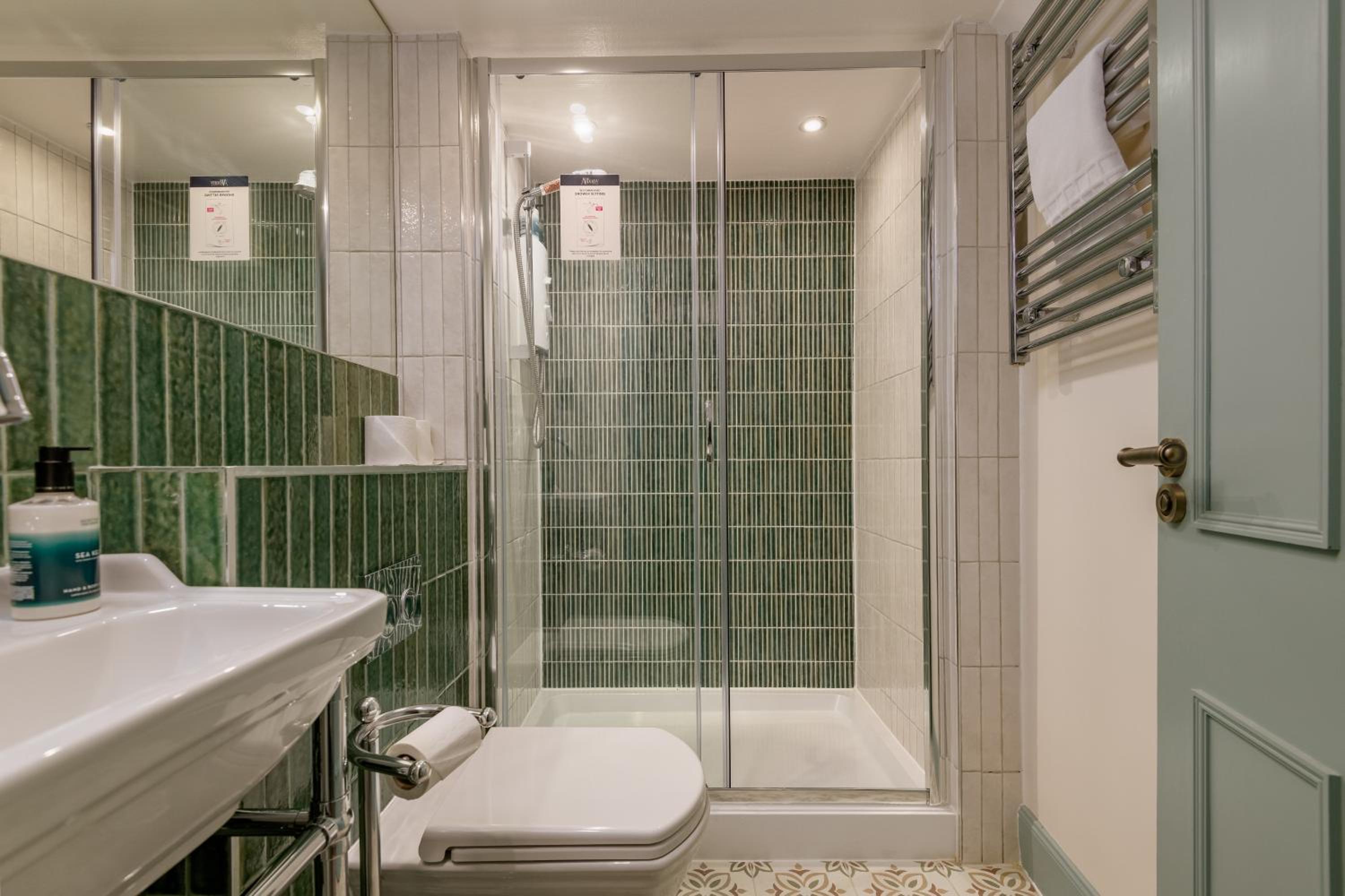 Standard Double or Twin Room - Photo 2