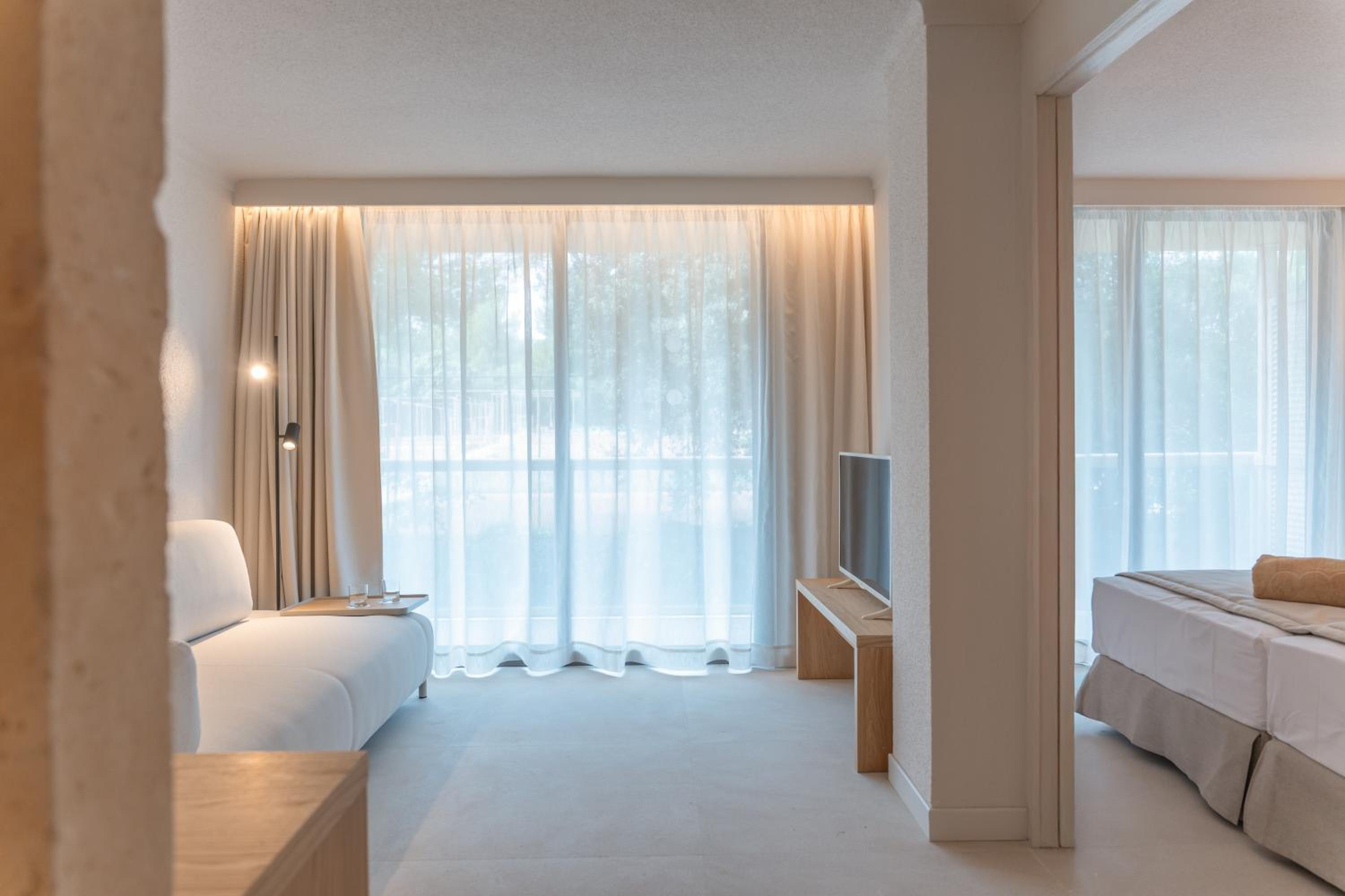 Junior Suite with Balcony photo 2