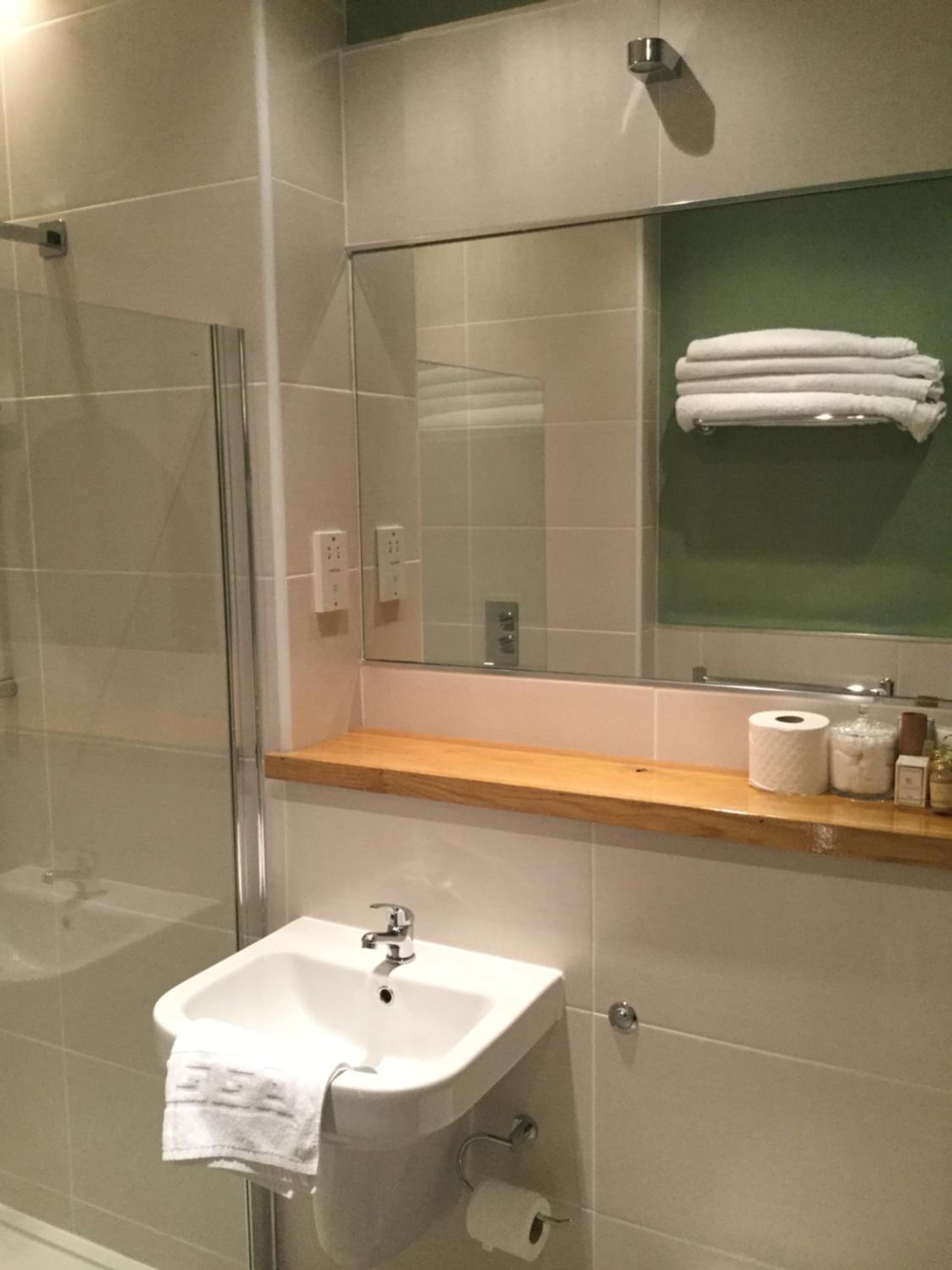Double Room with External Private Bathroom - Photo 3