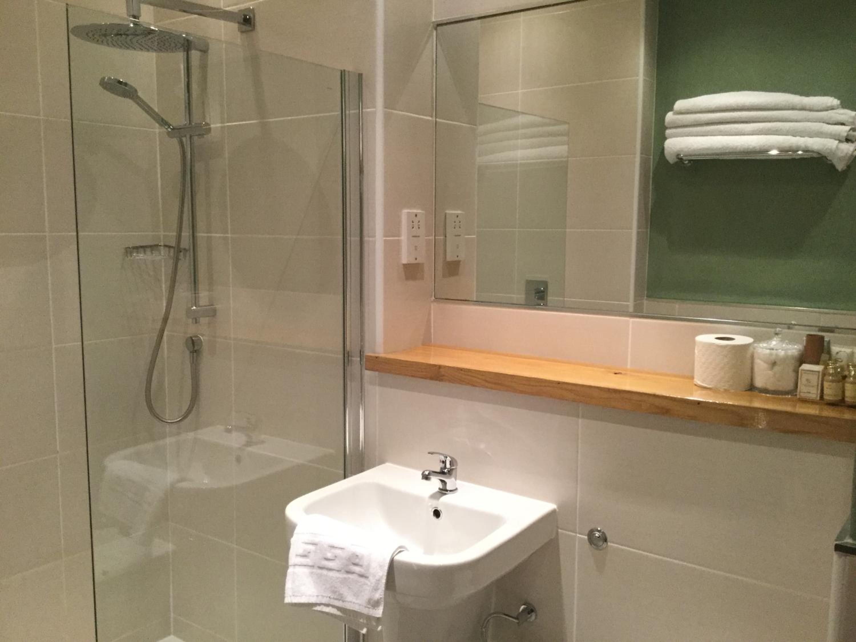 Double Room with External Private Bathroom - Photo 6