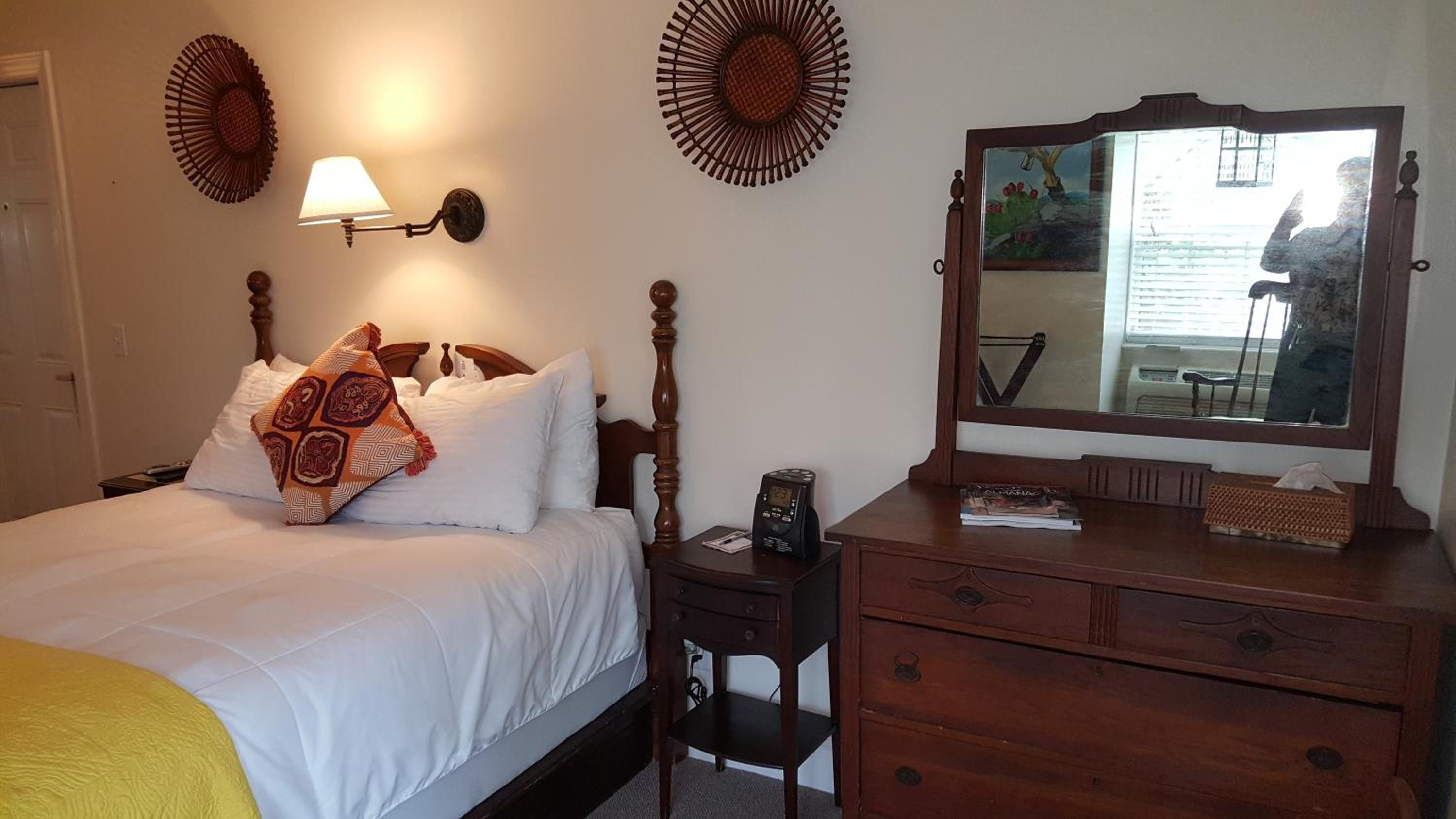 Standard Queen Room