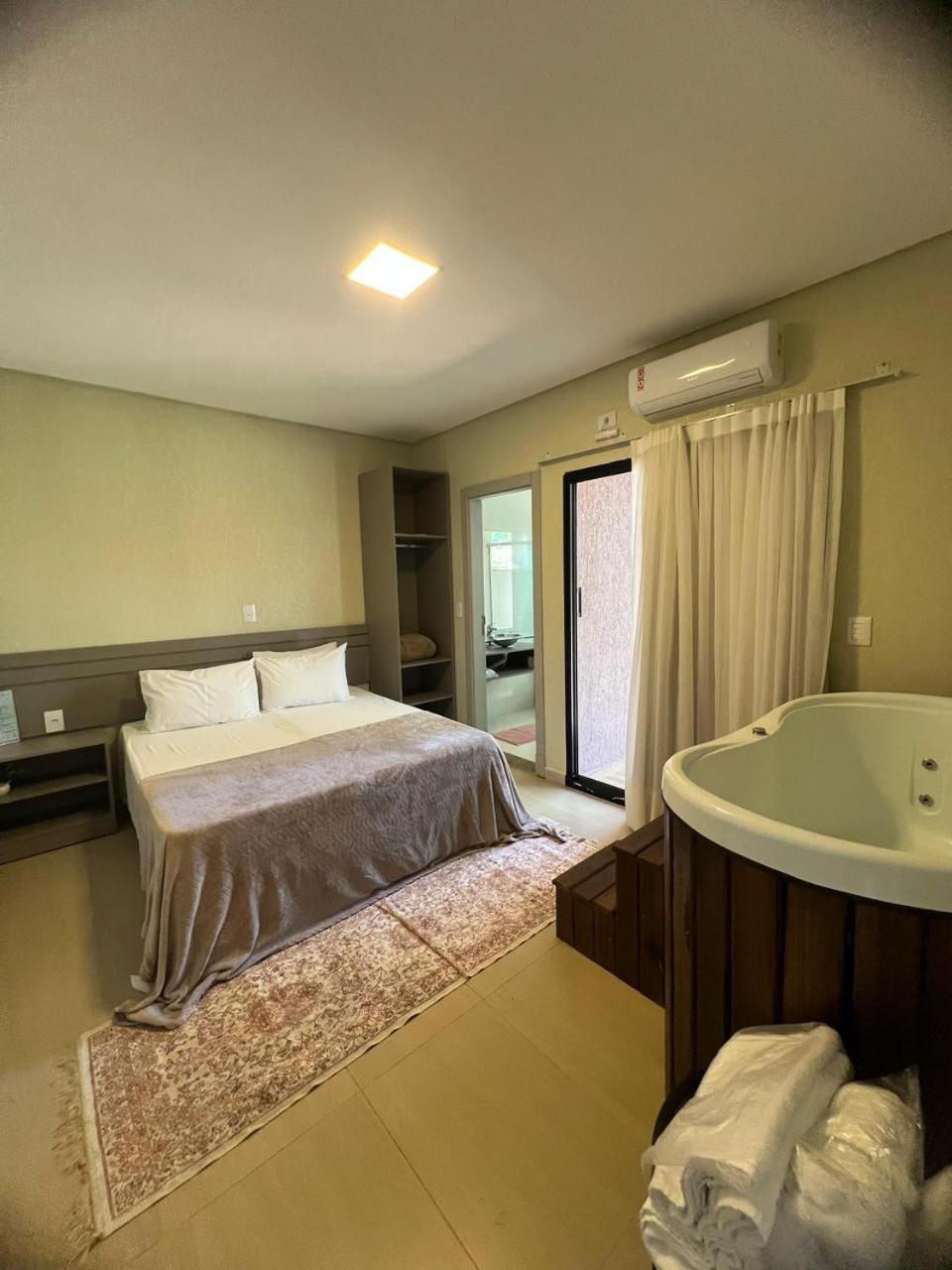 Deluxe Suite with Spa Bath photo 2