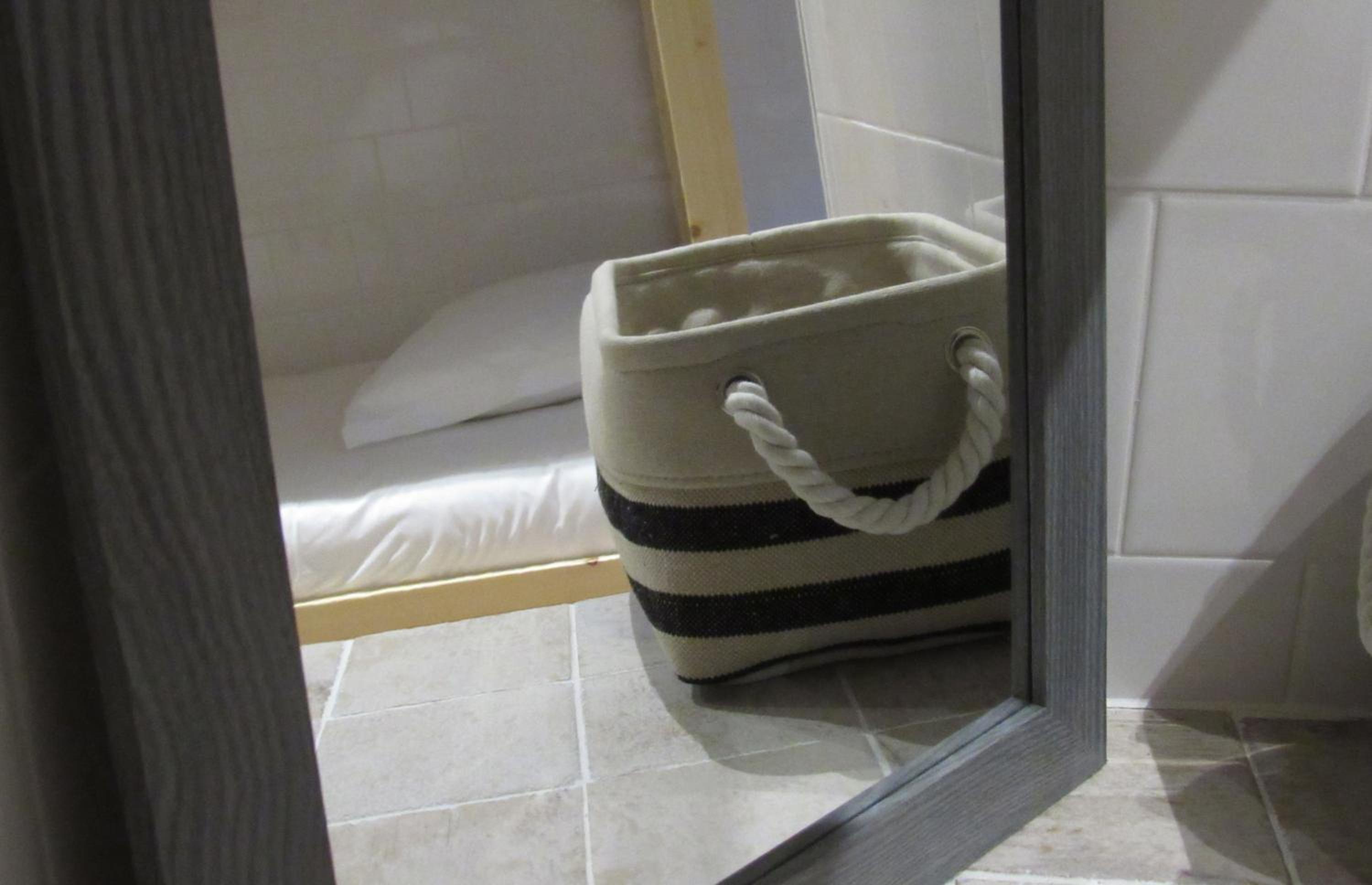 Single Room with Shared Bathroom photo 2