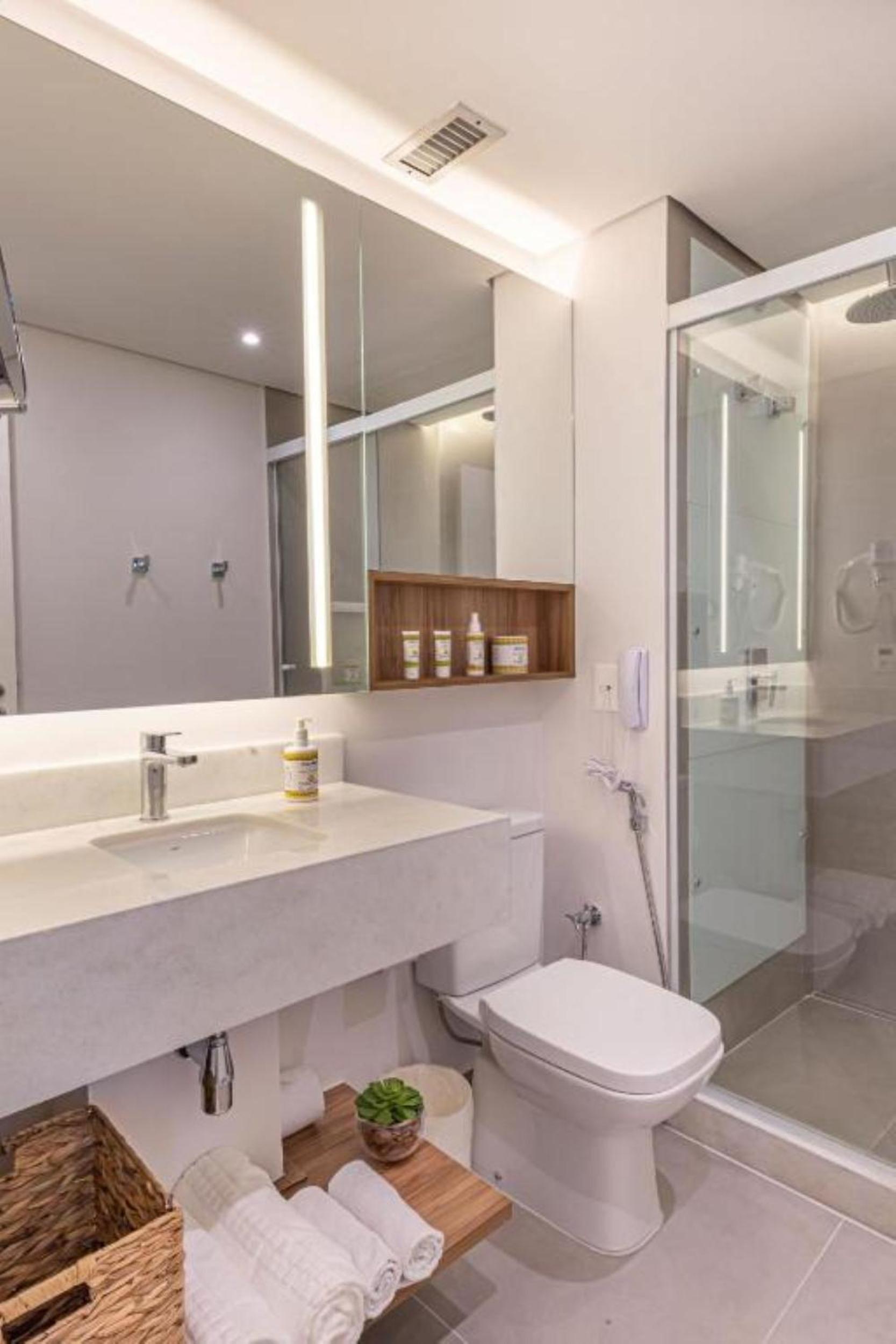 Twin Room with City View thumbnail 5