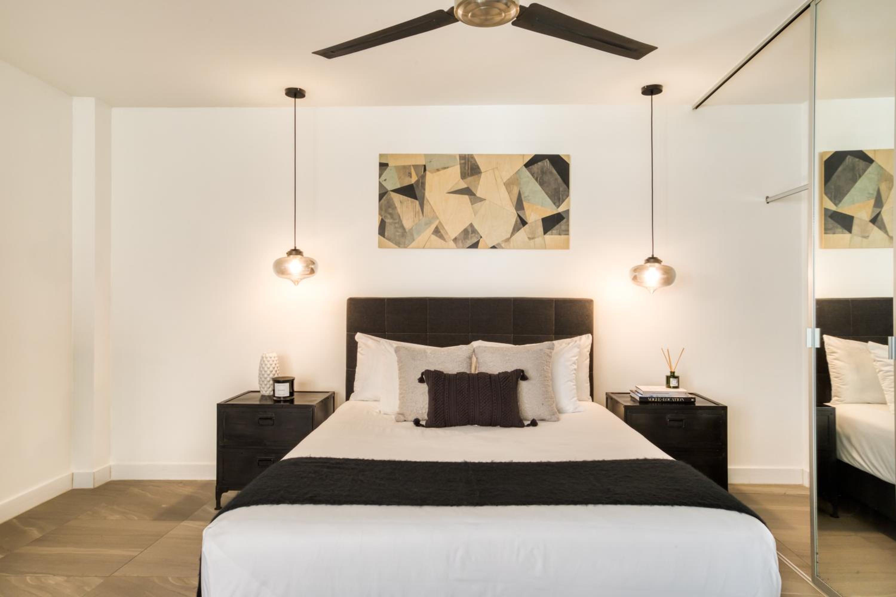 1 Queen Bed, 1 Bedroom Apartment, Larger Room