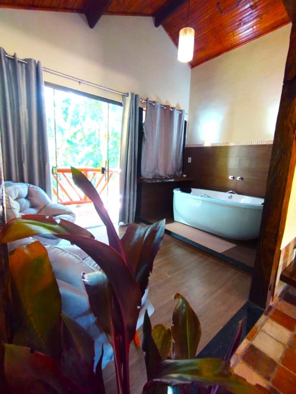Queen Suite with Spa Bath photo 1