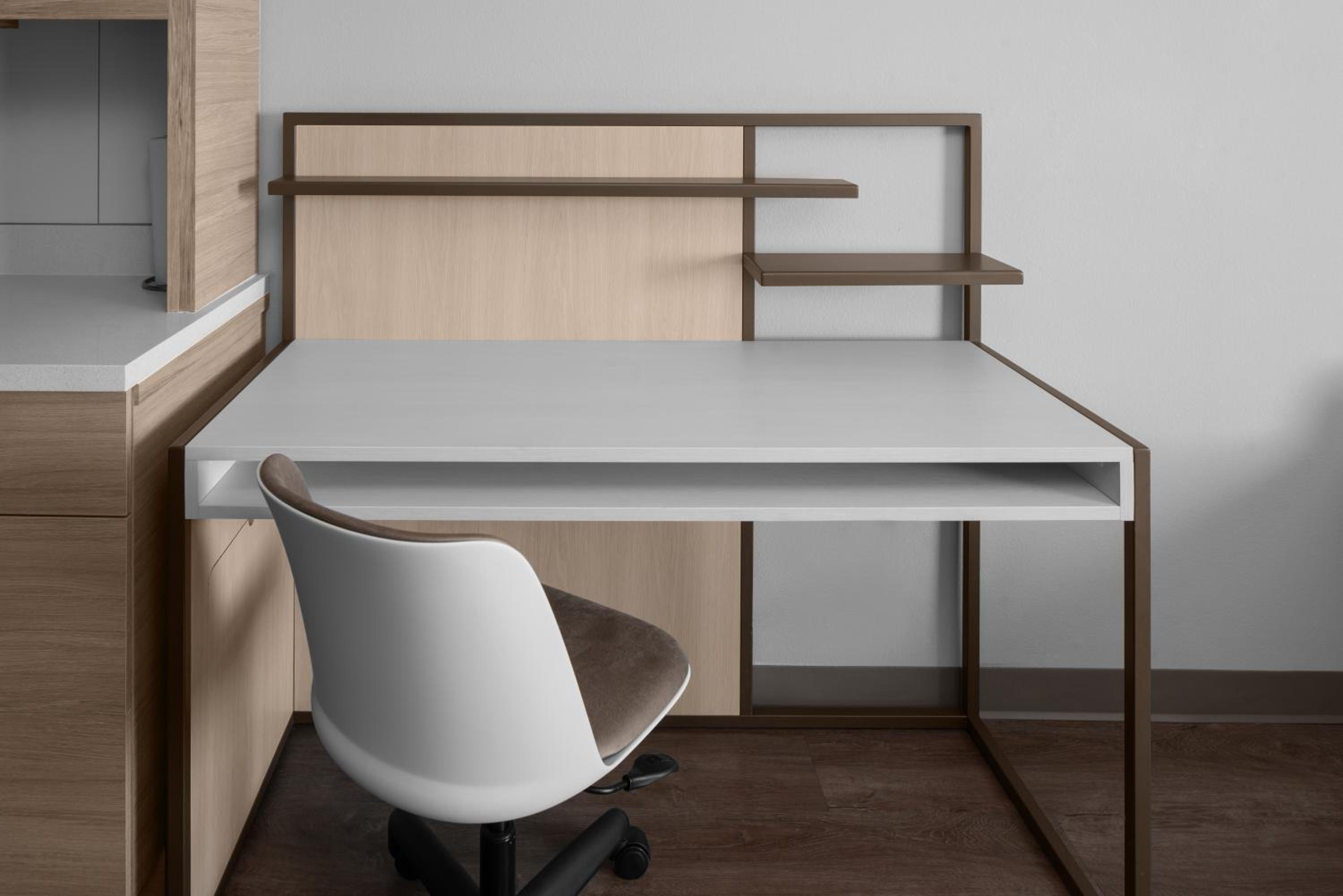 Studio with Two Queen Beds - Hearing Accessible photo 3