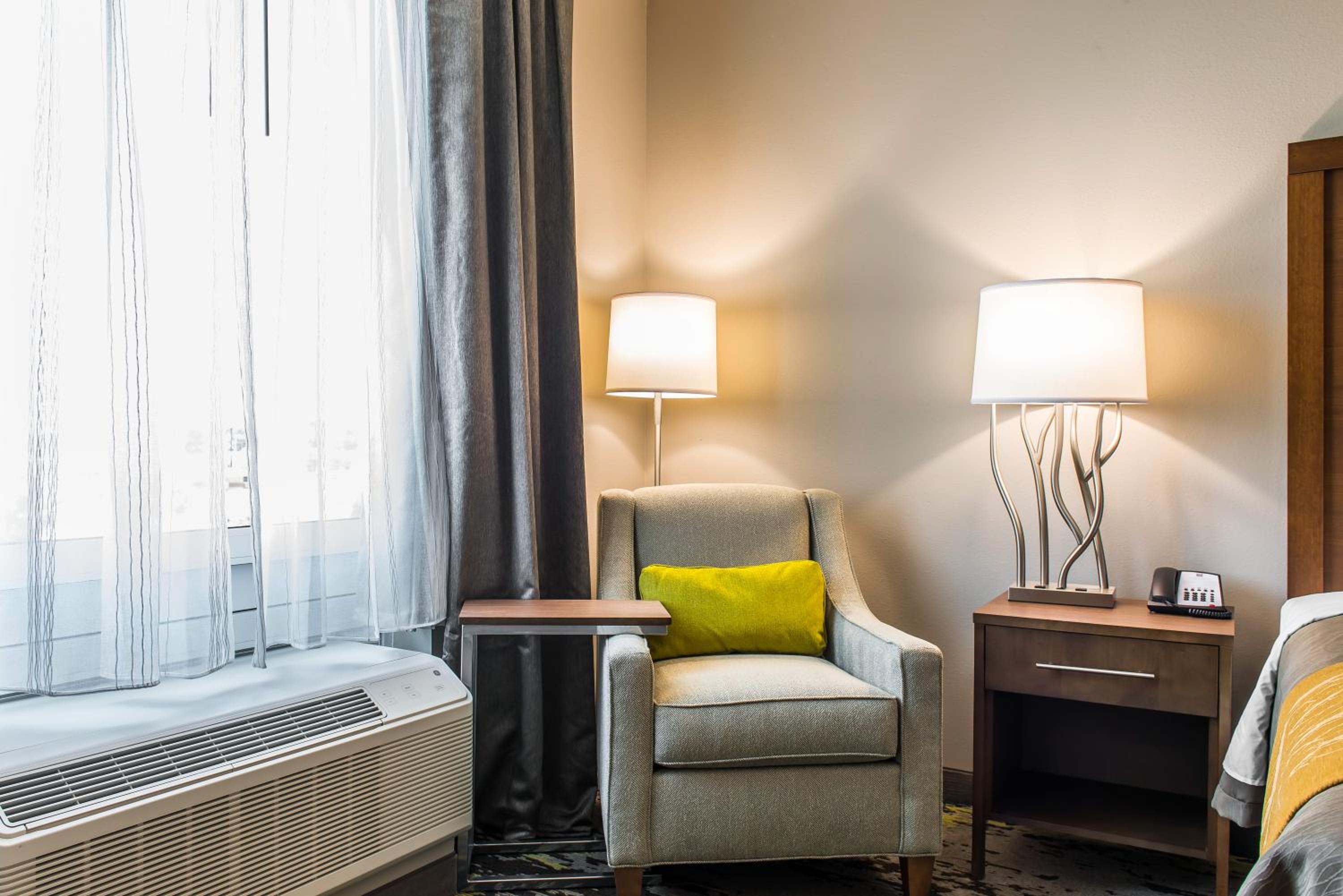 King Room - Accessible/Non-Smoking photo 3