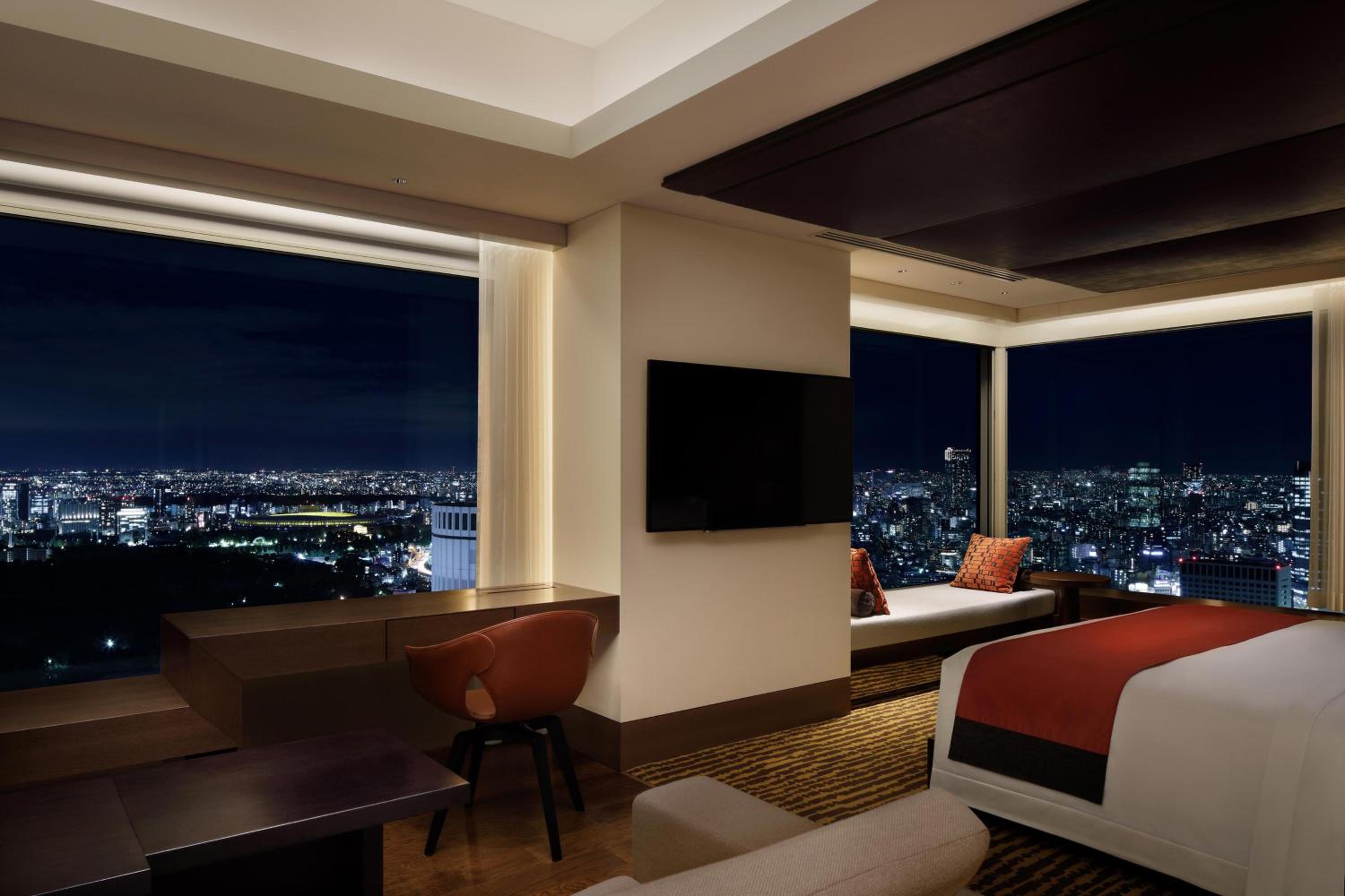 Grand Deluxe Corner King Room with Club Lounge Access photo Grand Deluxe Corner King Room with Club Lounge Access photo