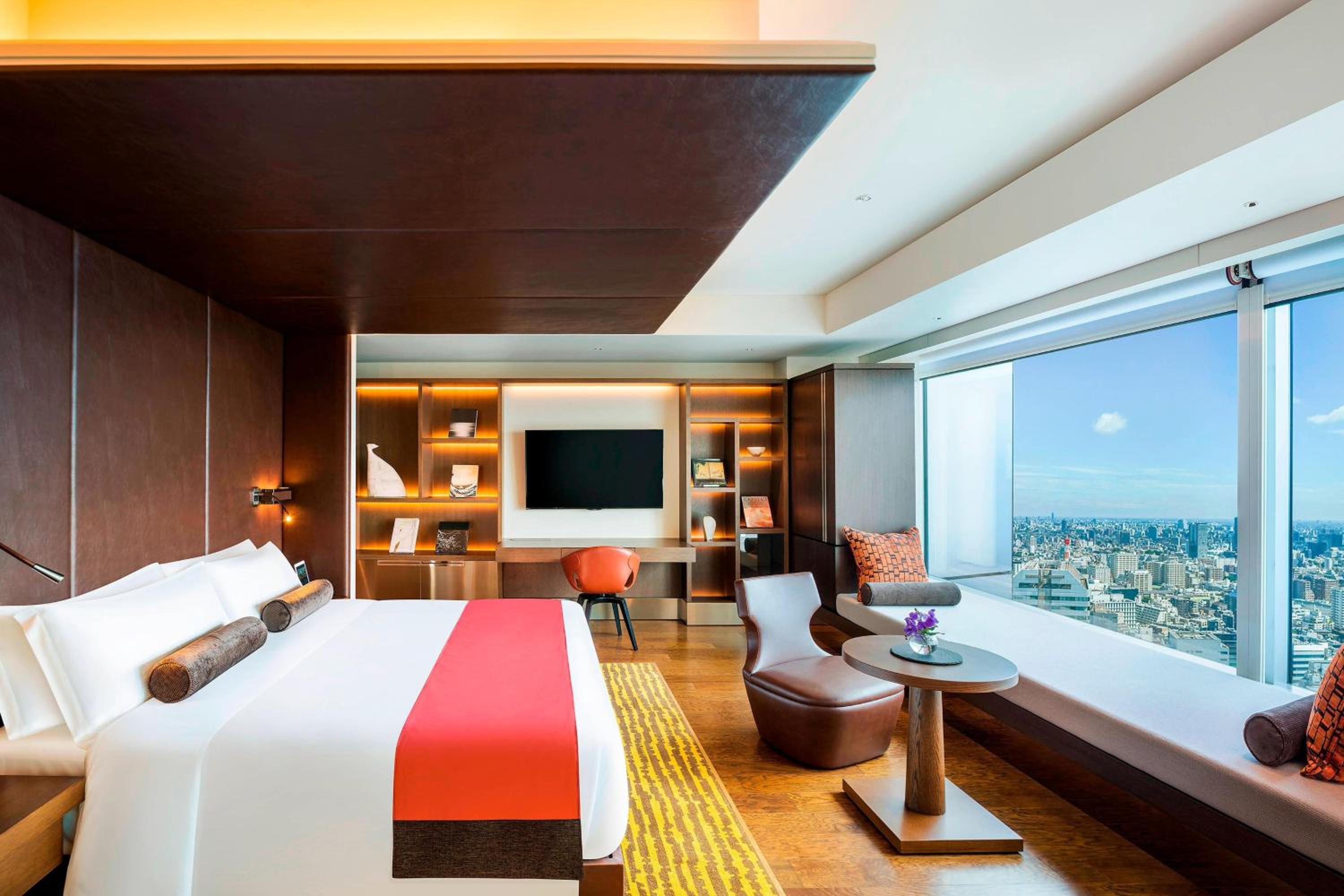 Grand Deluxe Premier King Room with Club Lounge Access photo Grand Deluxe Premier King Room with Club Lounge Access photo