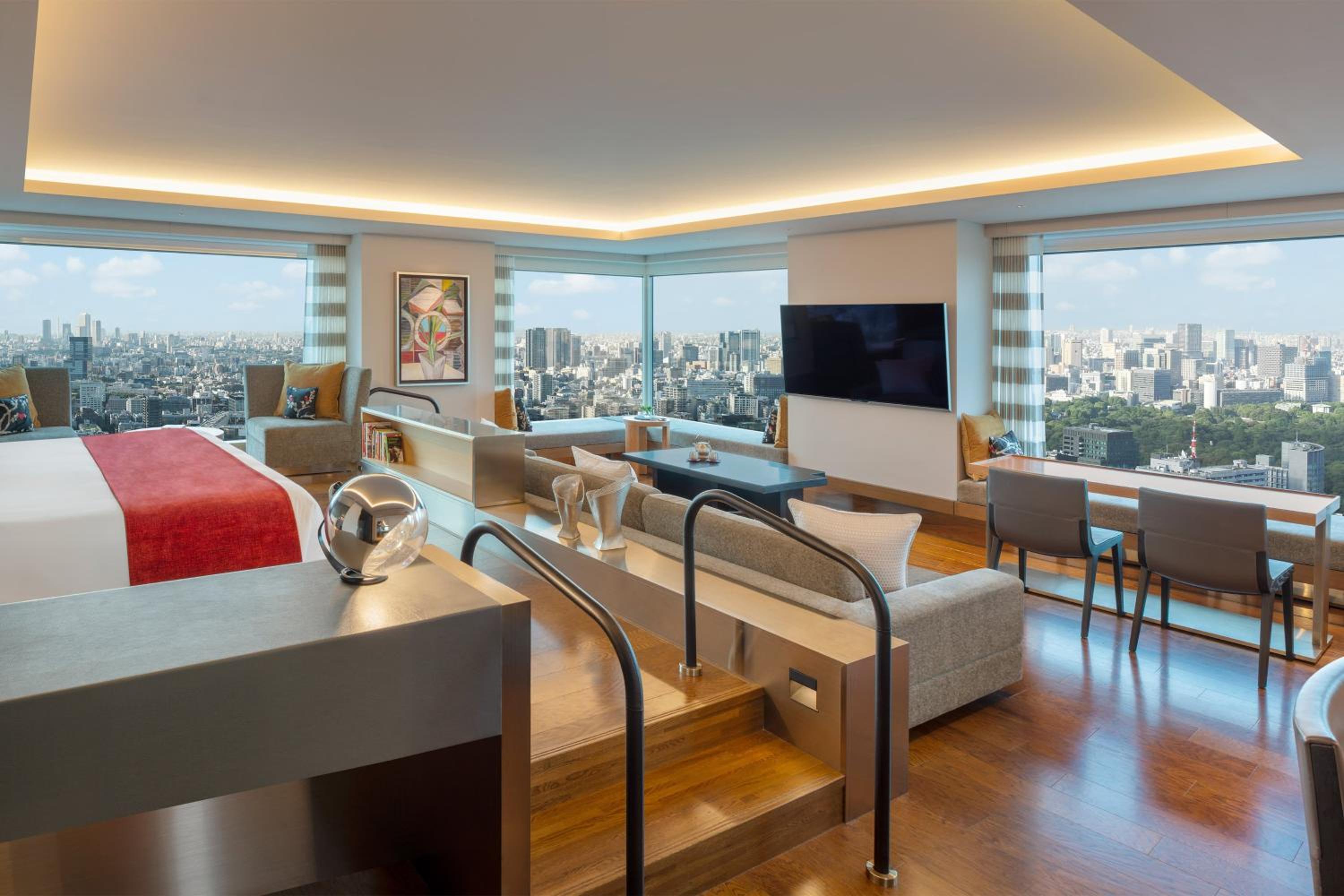 One-Bedroom Designer's King Suite with Club Lounge Access photo 1