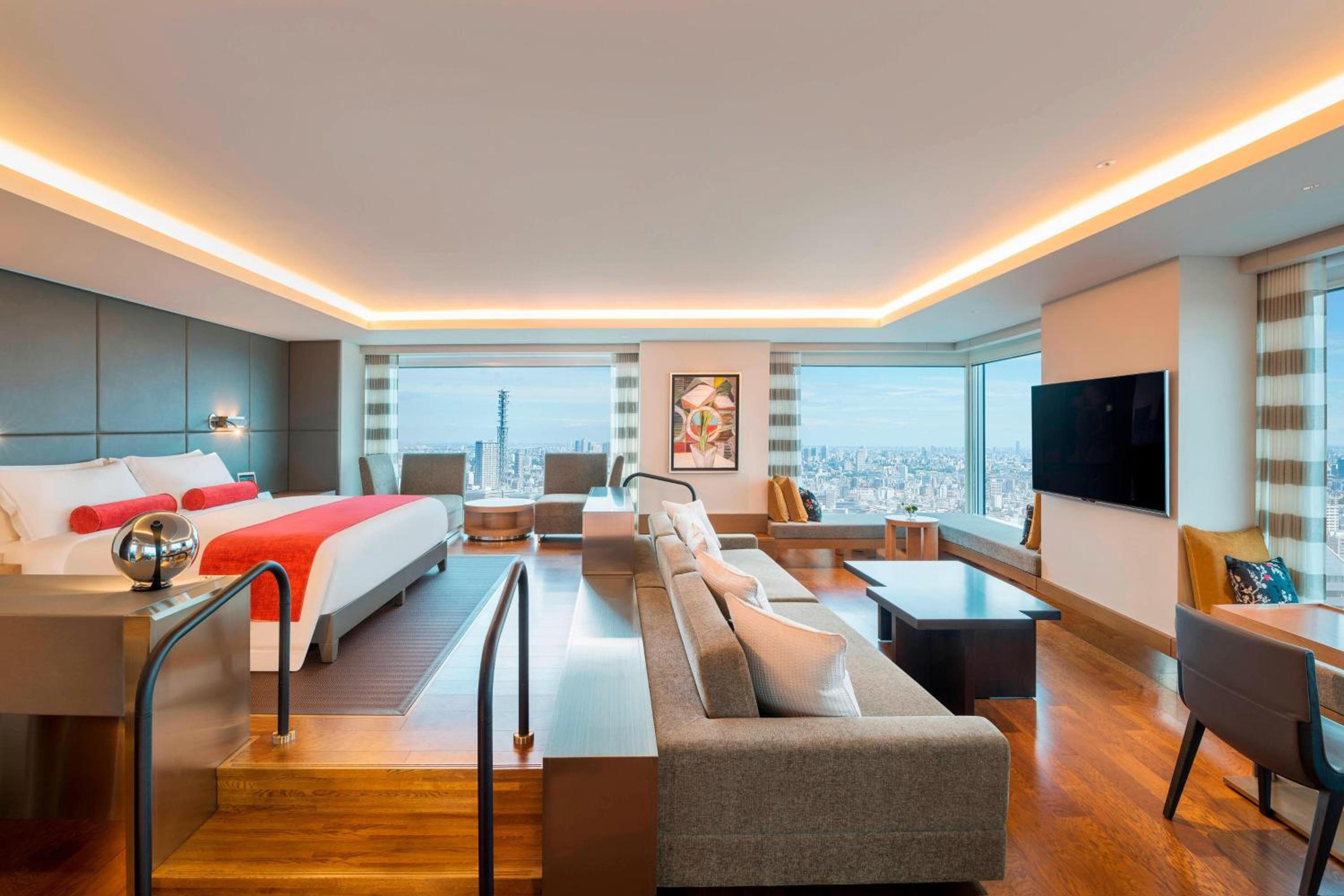 One-Bedroom Designer’s King Suite with Club Lounge Access photo