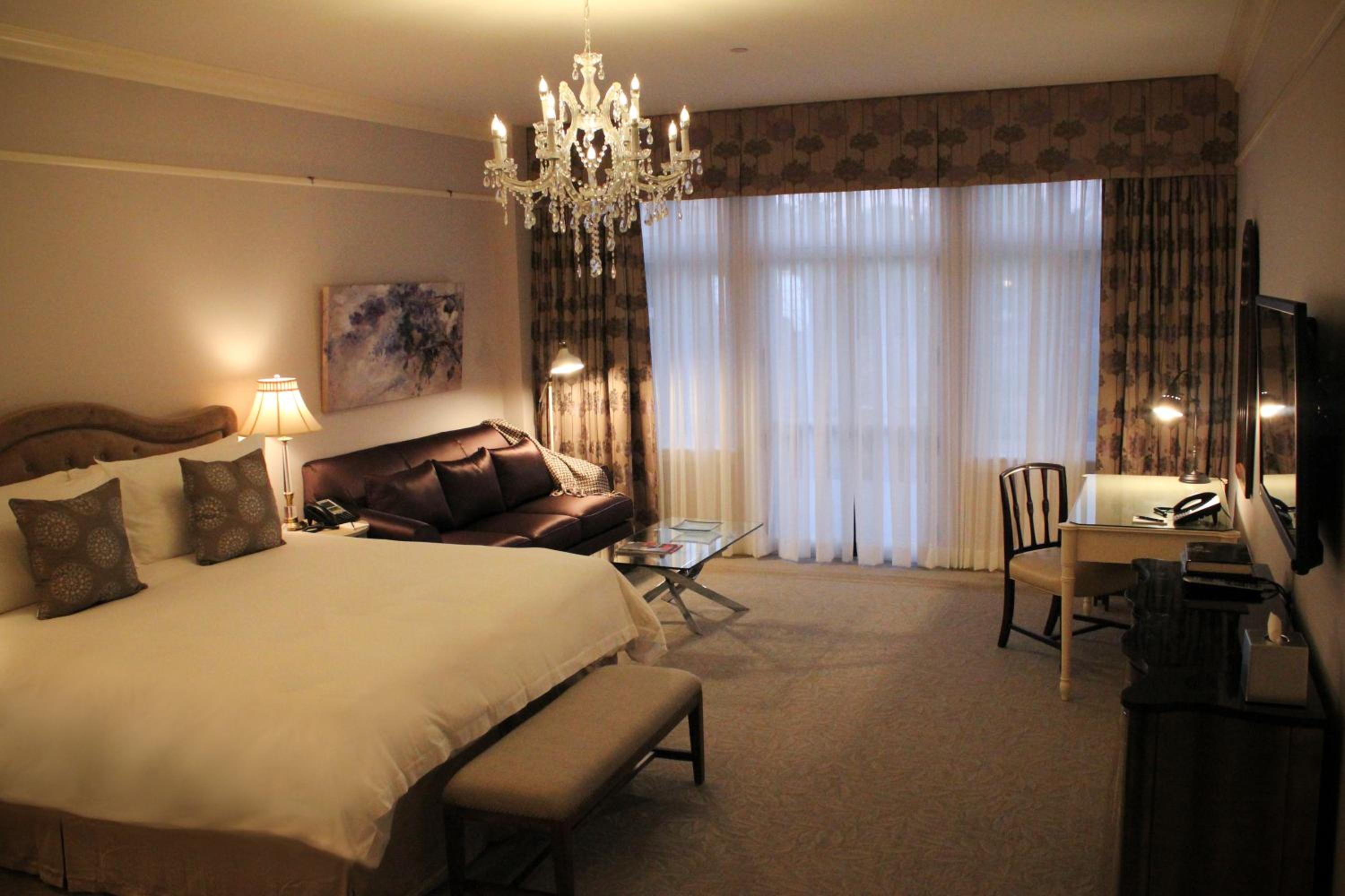 Deluxe King Room With City View