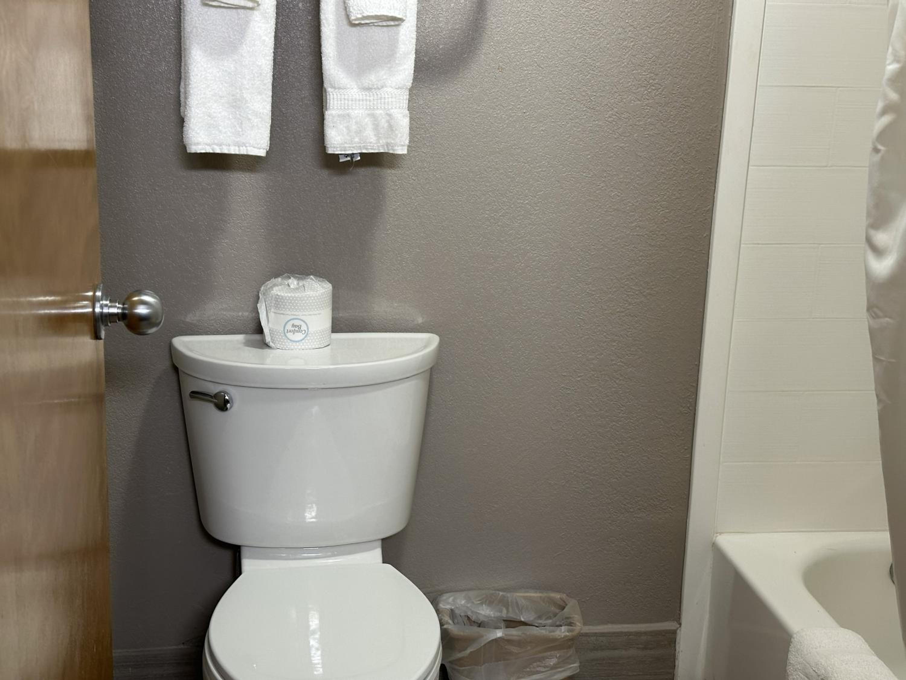  Suite King Room Non-Smoking - Photo 6