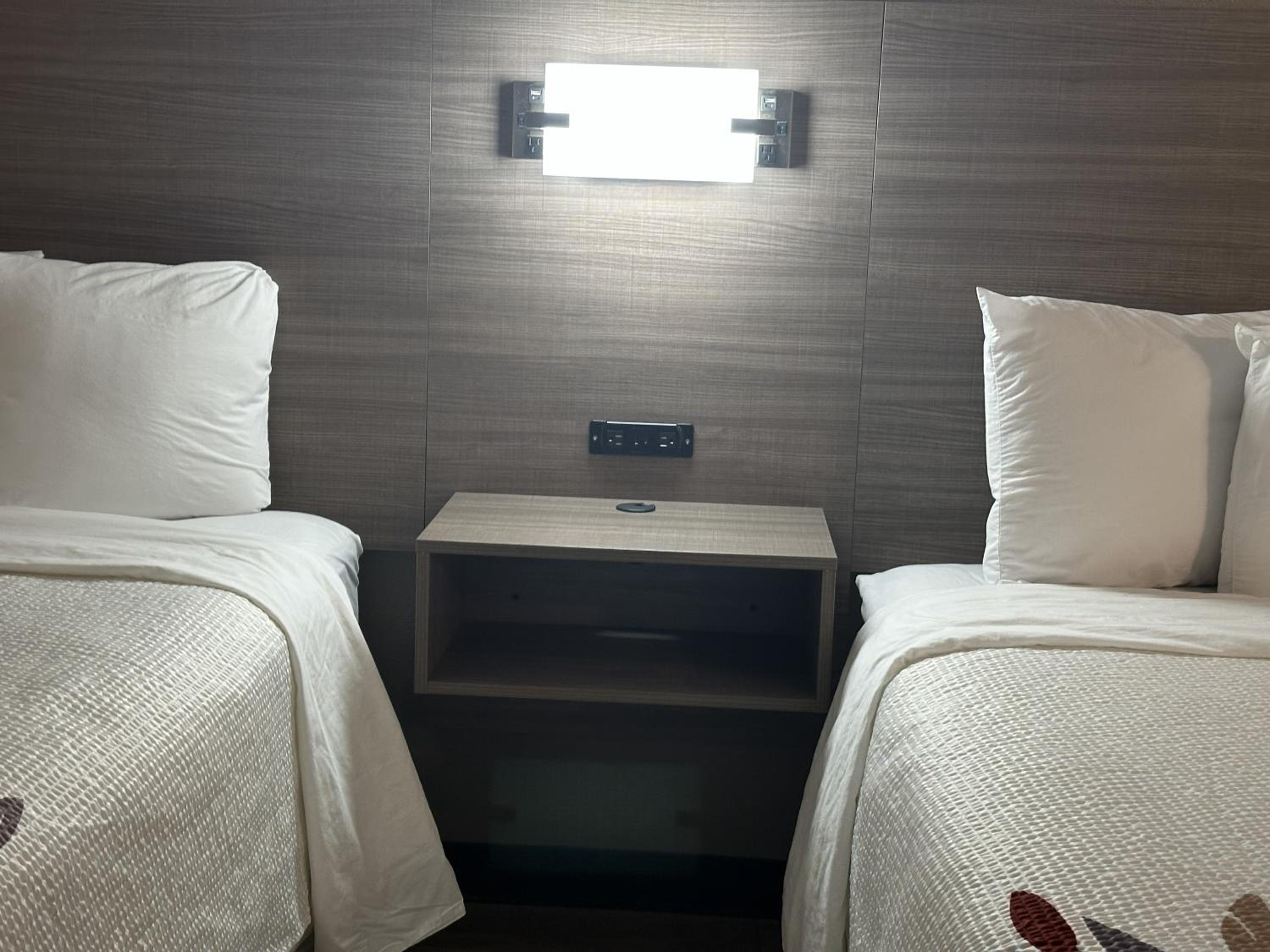  Superior Room with Two Queen Beds Non-Smoking - Photo 2