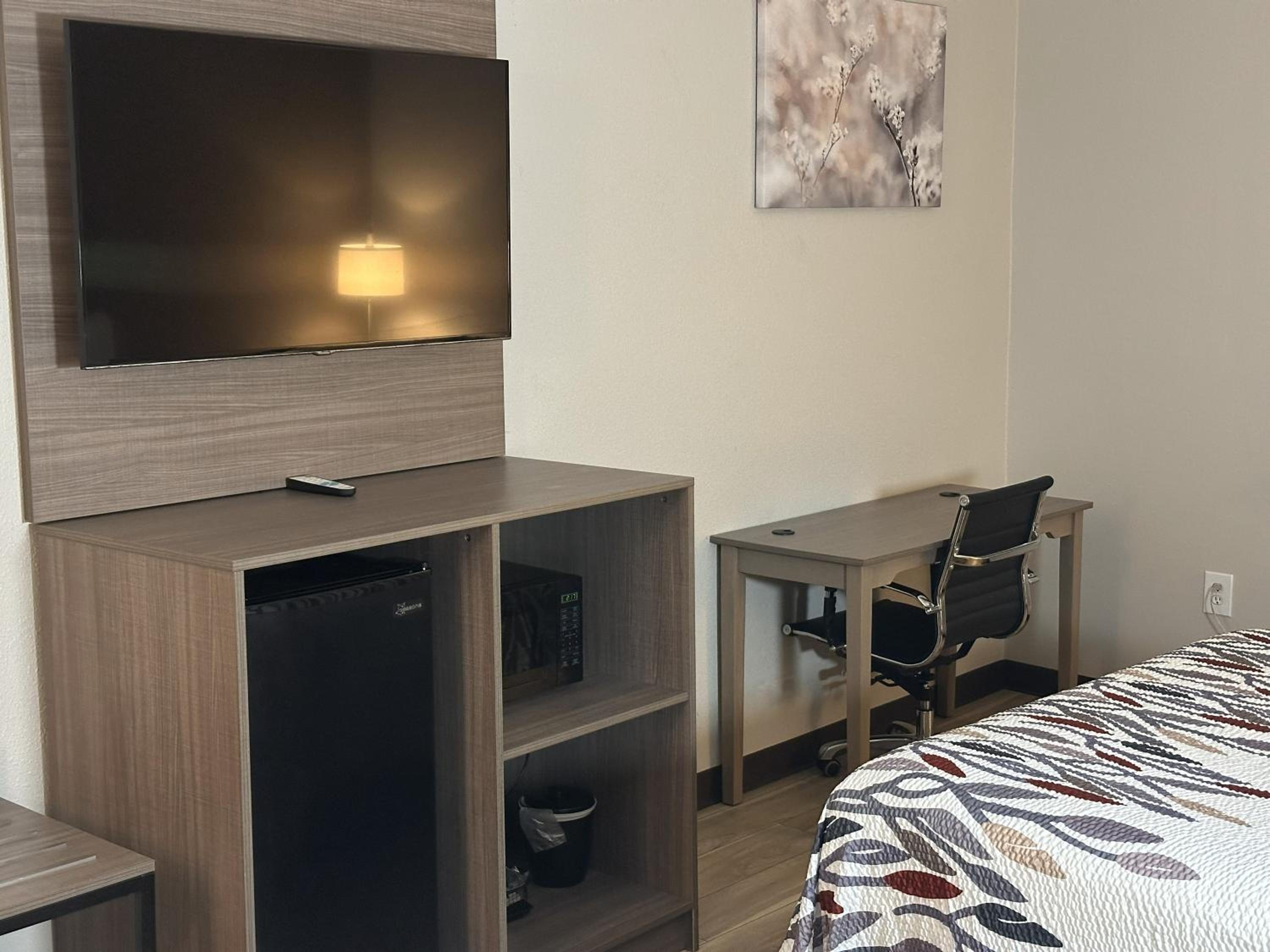  Superior Room with Two Queen Beds Non-Smoking - Photo 5