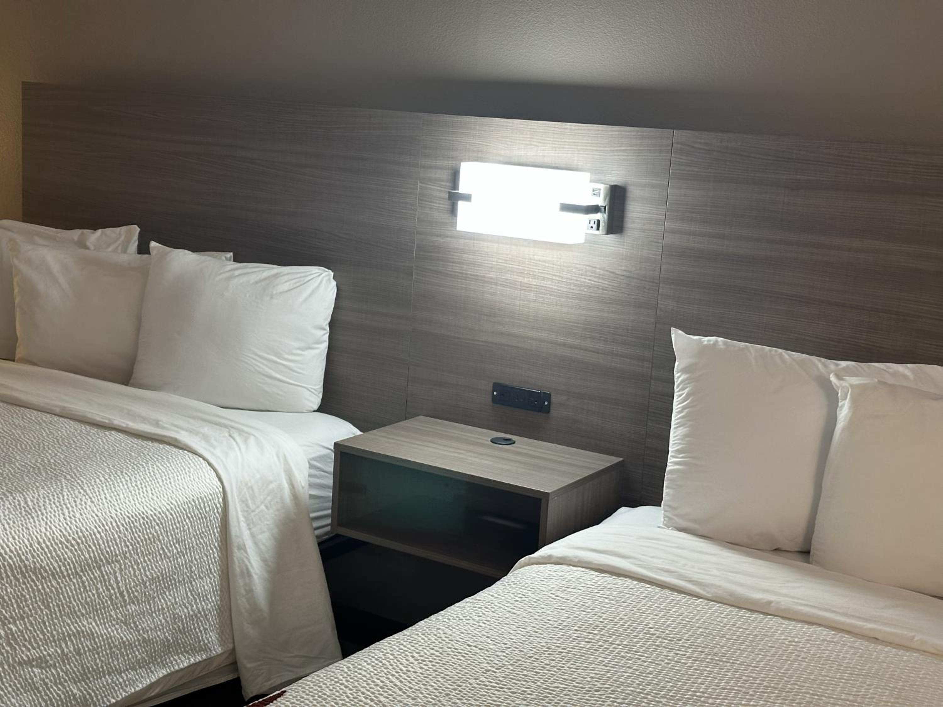  Superior Room with Two Queen Beds Non-Smoking - Photo 4