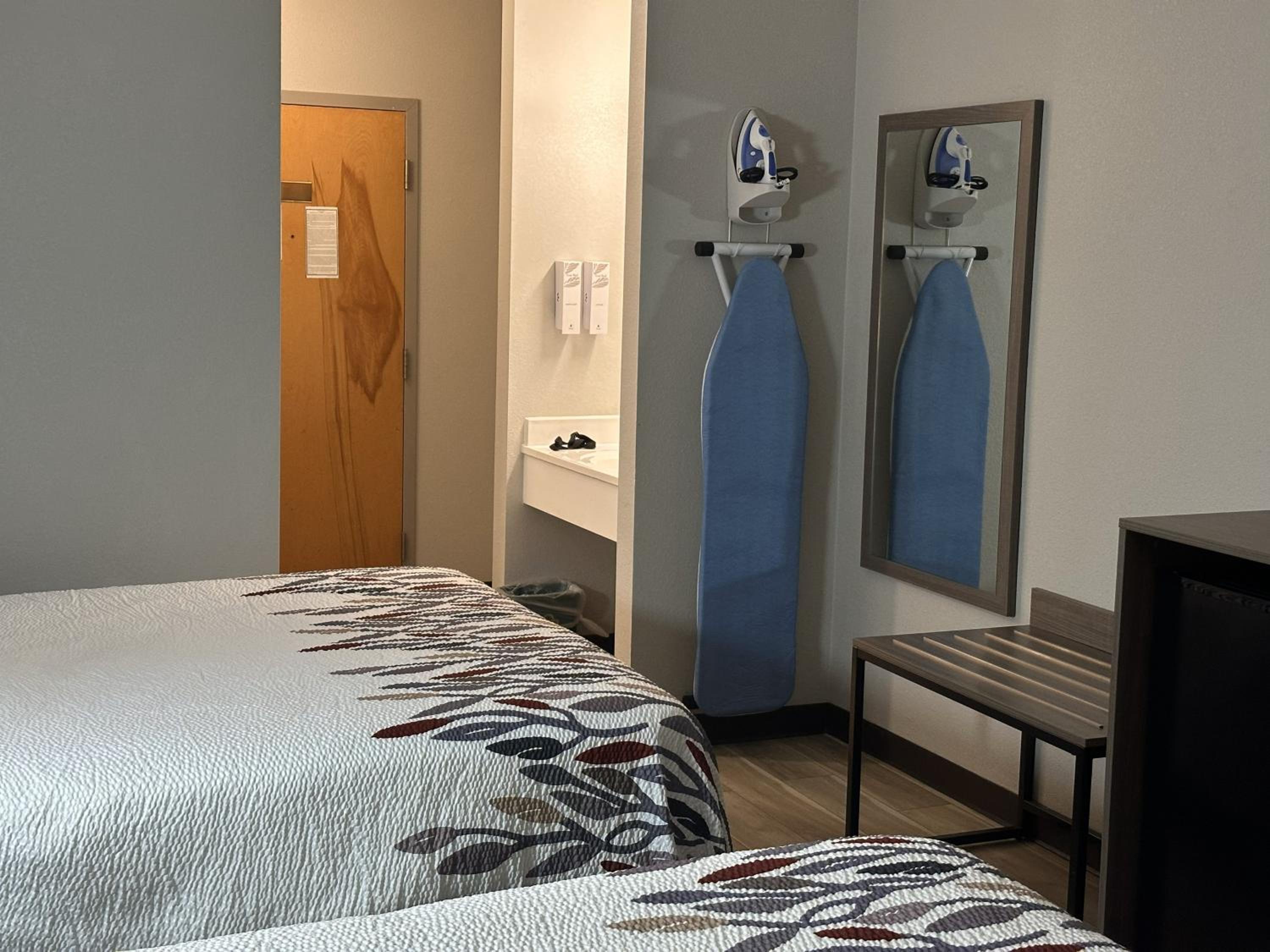  Superior Room with Two Queen Beds Non-Smoking - Photo 6