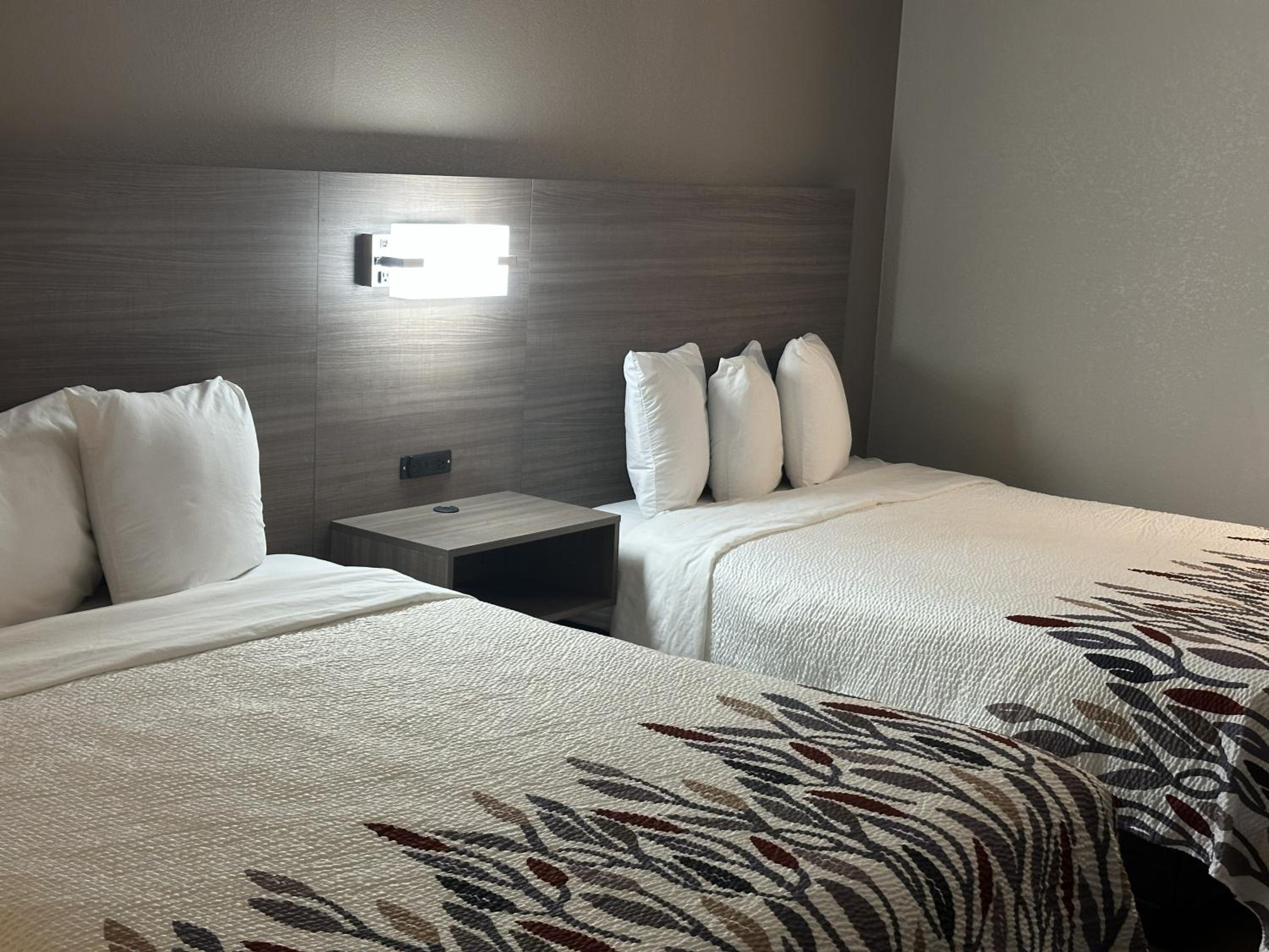  Superior Room with Two Queen Beds Non-Smoking - Photo 12