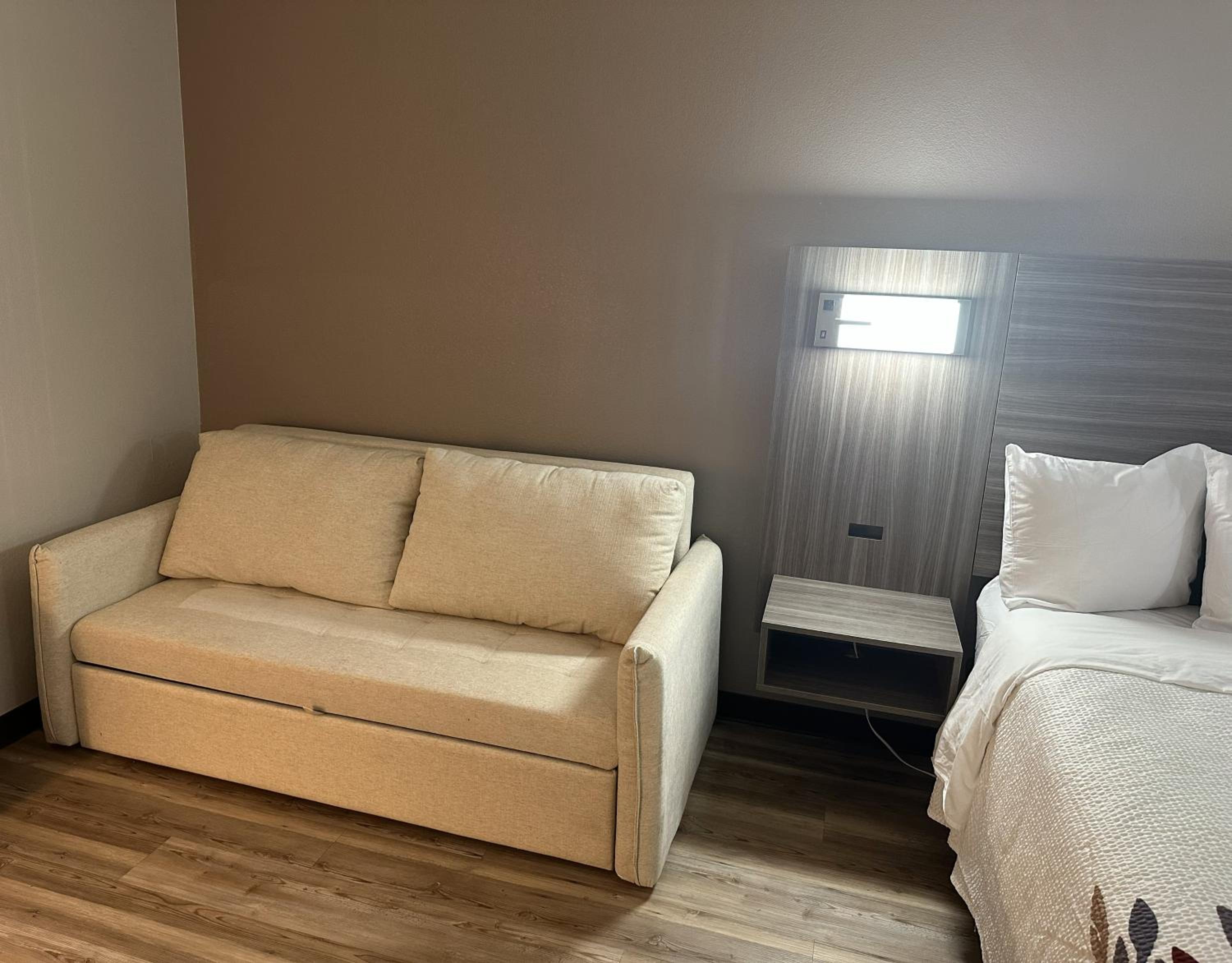  Suite King Room Non-Smoking - Photo 5