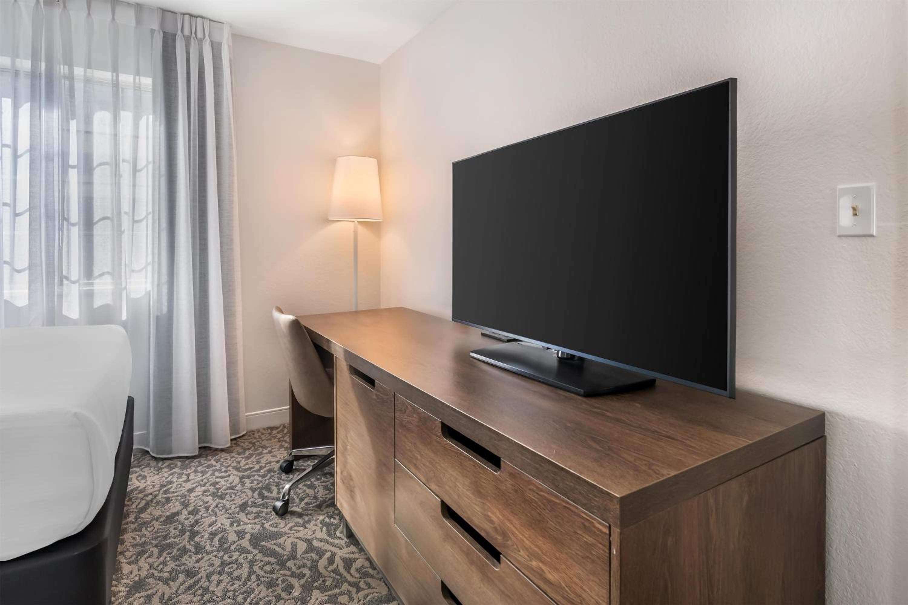 Two Bedroom Suite - King + 2 Doubles - Pool Area