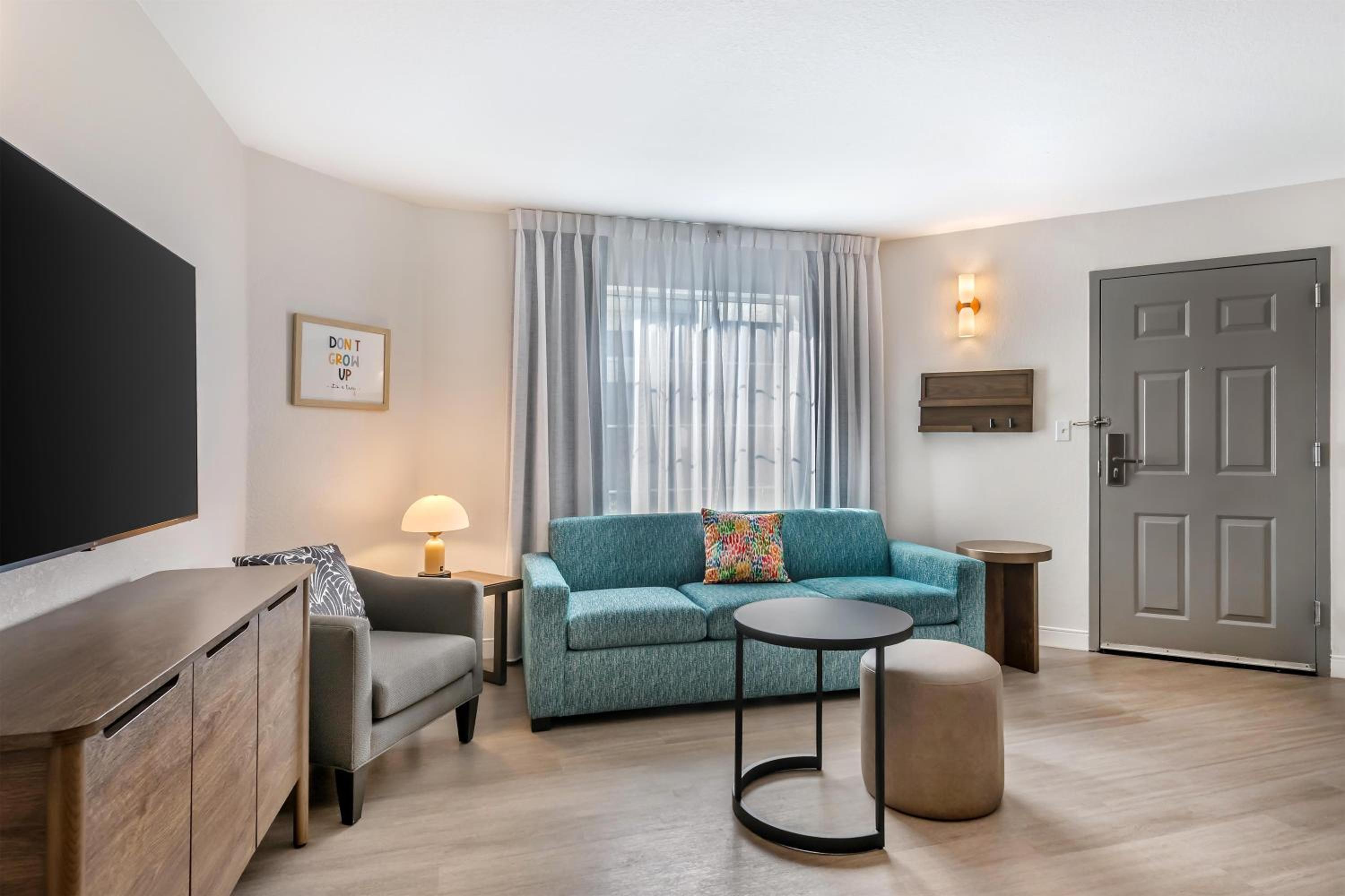 One Bedroom Suite - Pool Area