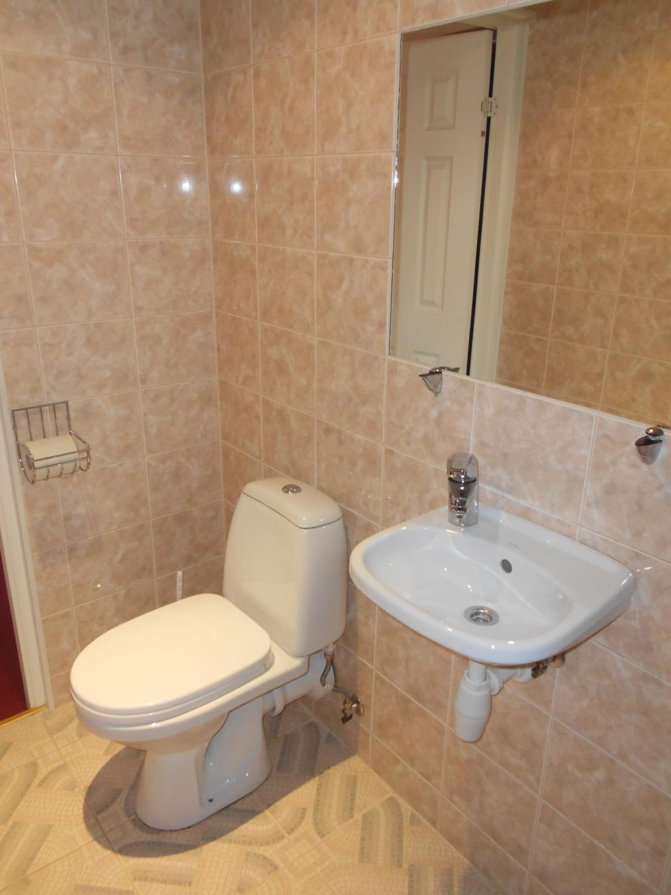 Twin Room with Private Bathroom - Photo 1