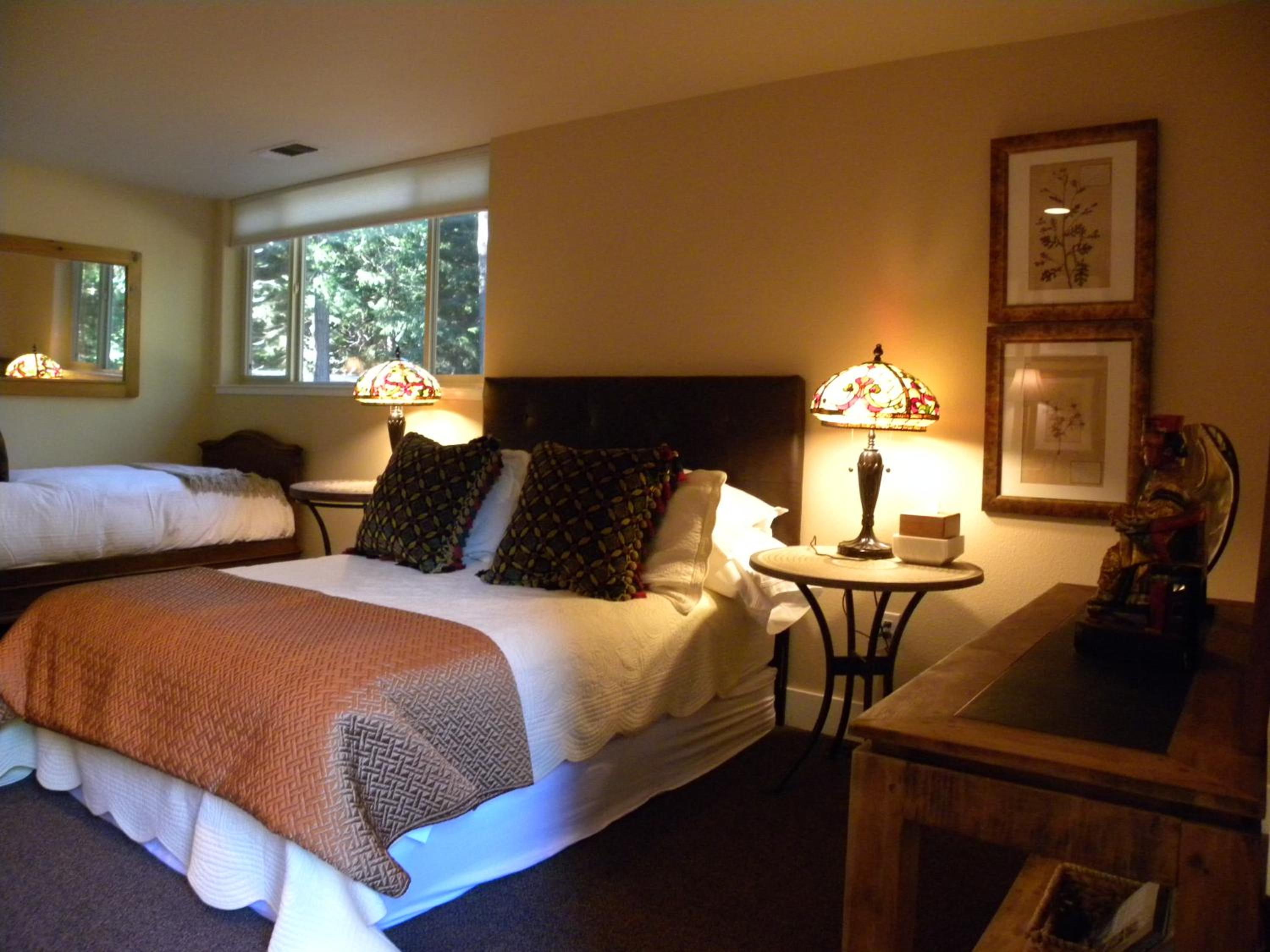 Queen Room - Pet Friendly photo 3