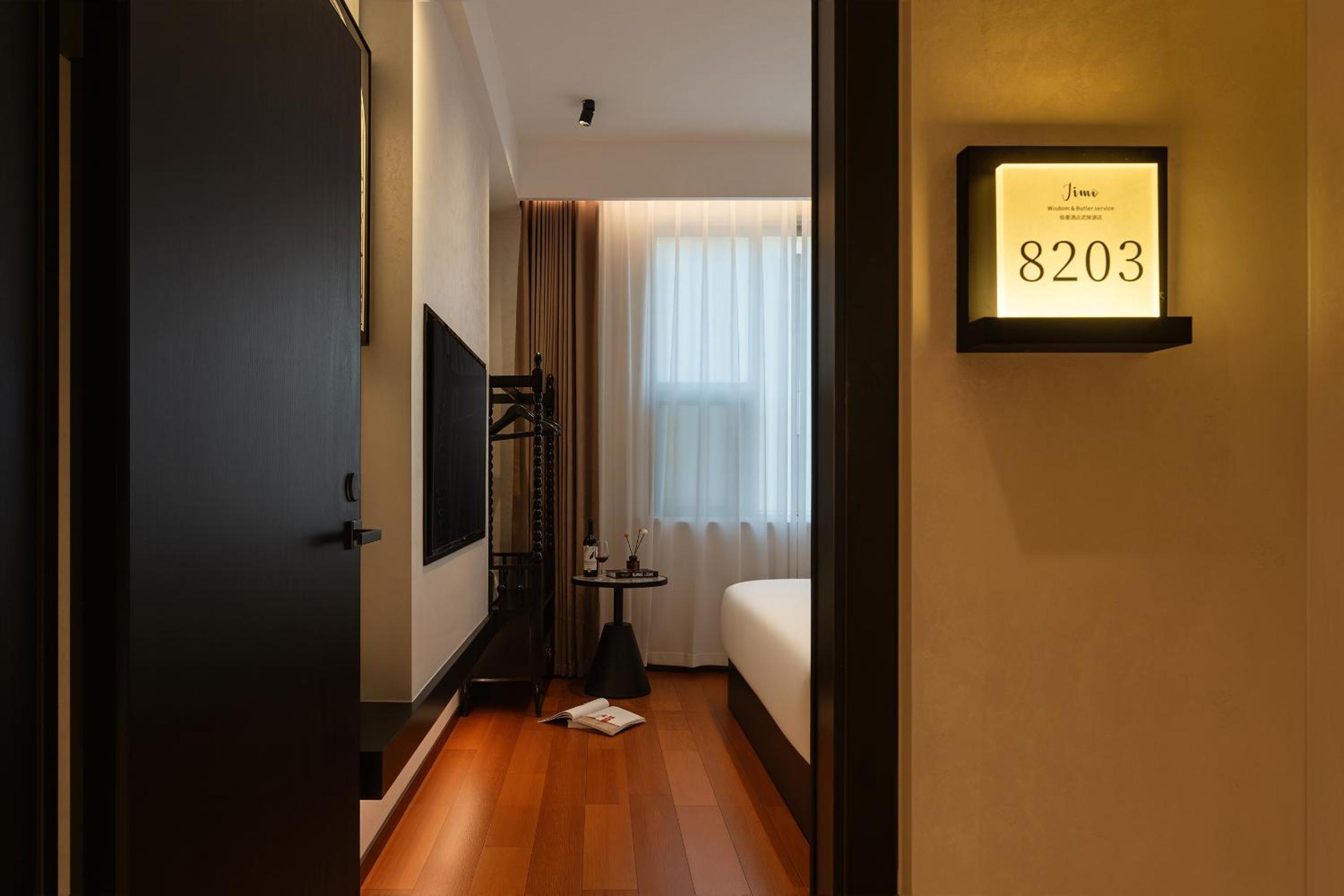 Standard Queen Room